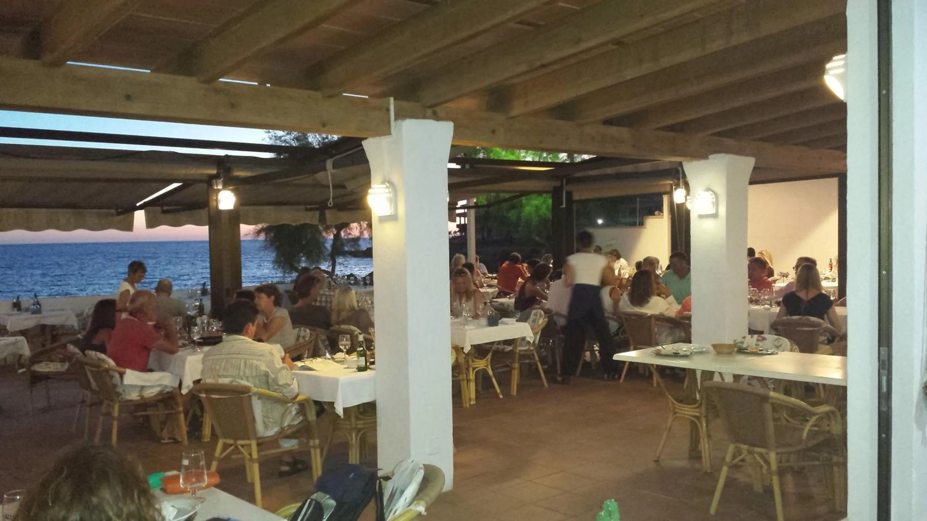 Restaurant/places to eat in Hostal Restaurante Playa