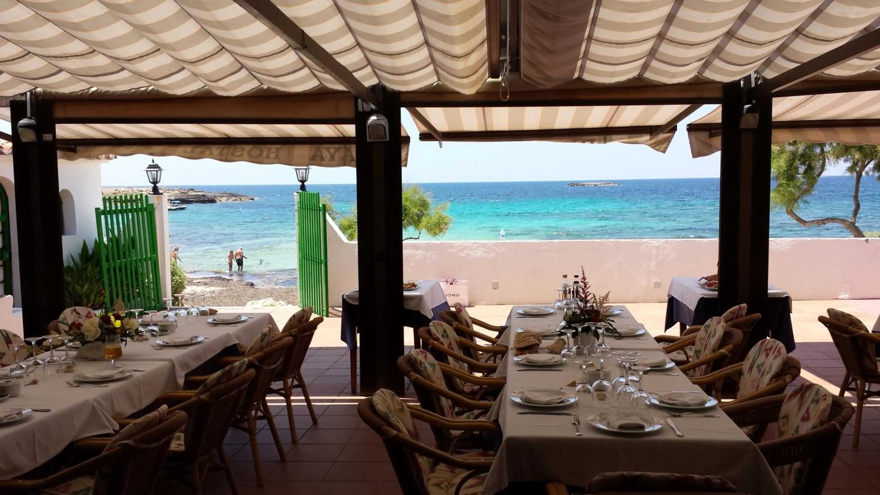 Restaurant/places to eat in Hostal Restaurante Playa