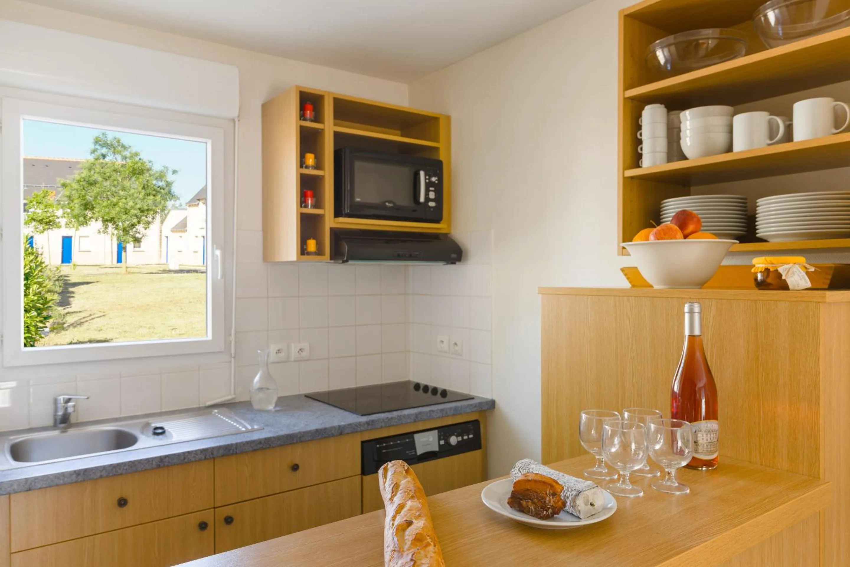 Kitchen or kitchenette in Lagrange Vacances Les Jardins Renaissance