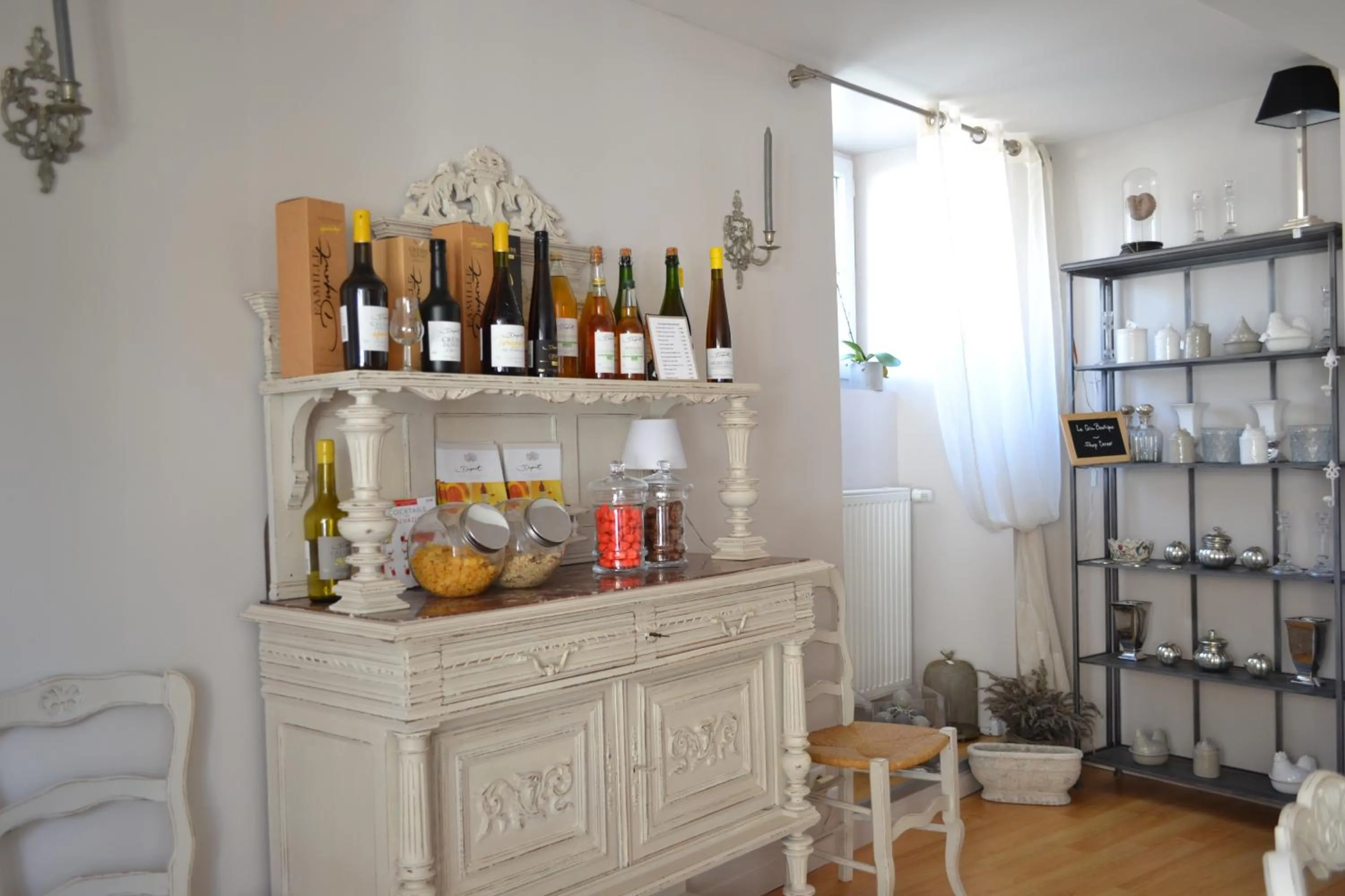 On-site shops in La Maison Des Buis