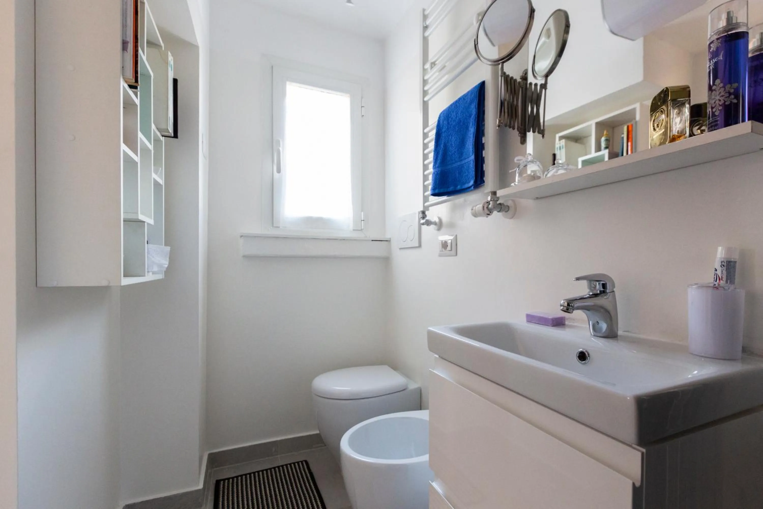 Bathroom in Commenda White Studio