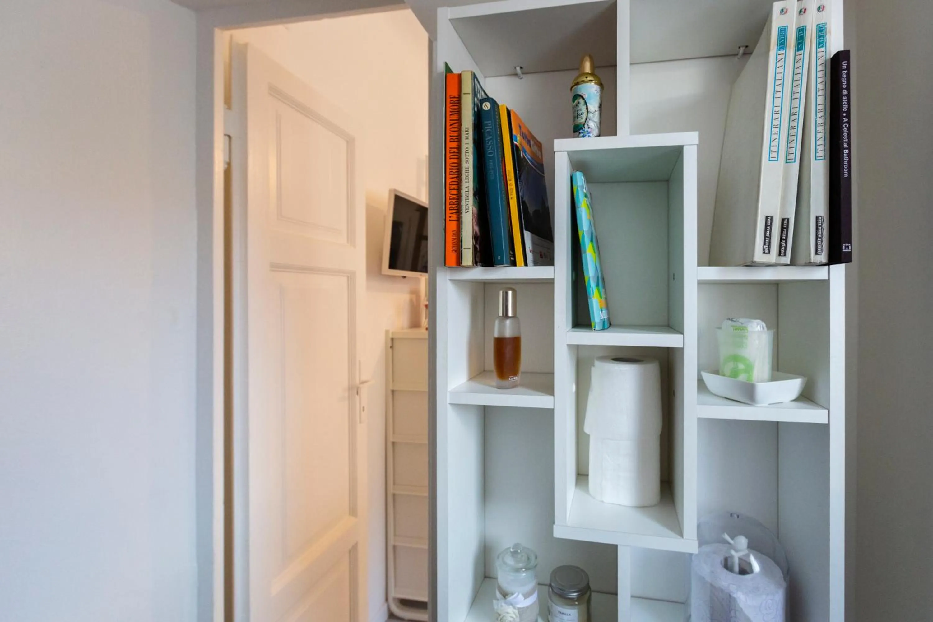 Bathroom in Commenda White Studio