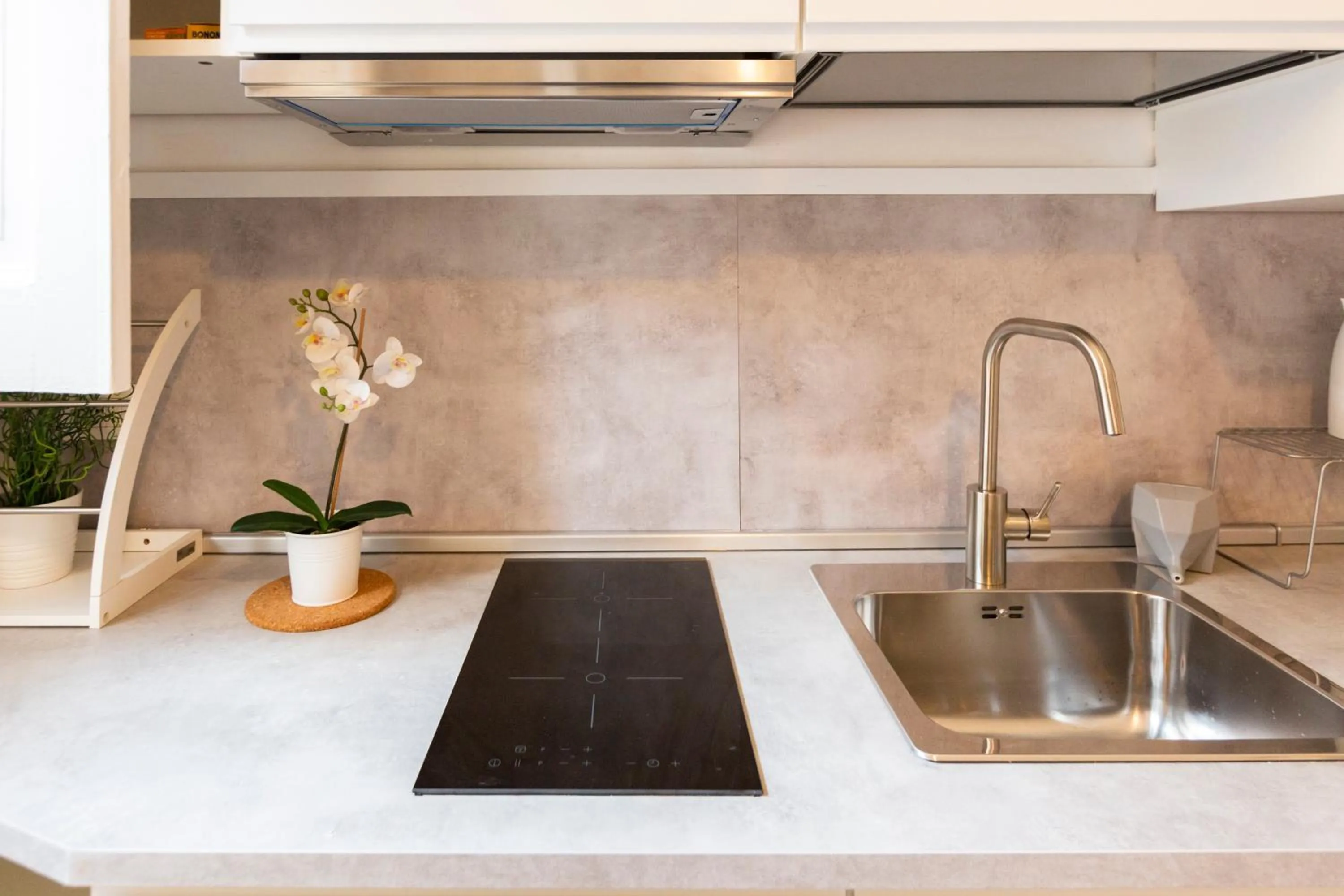 stove in Commenda White Studio