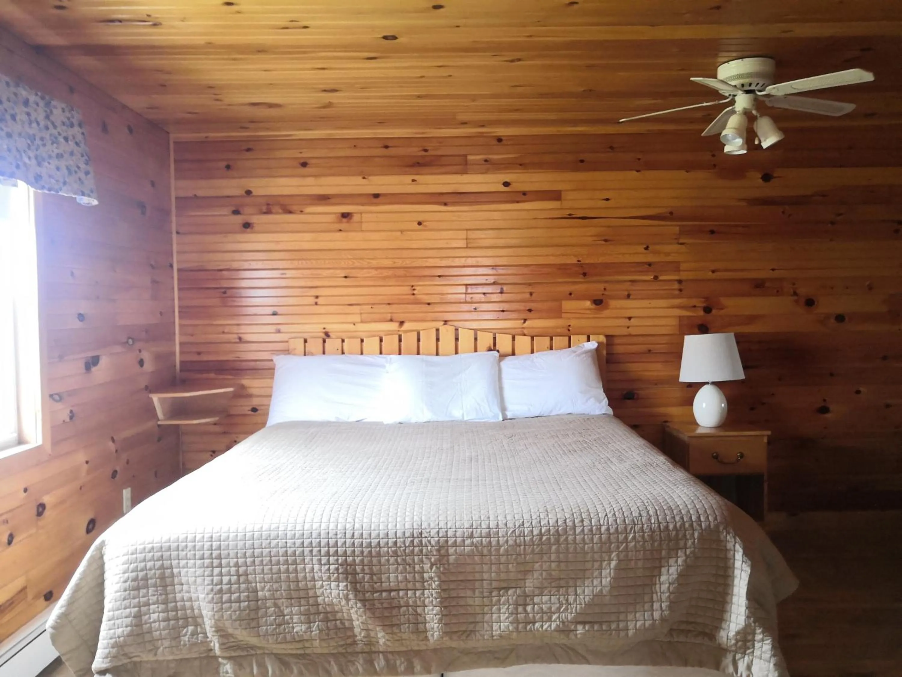 Bed in Cavendish Country Inn & Cottages