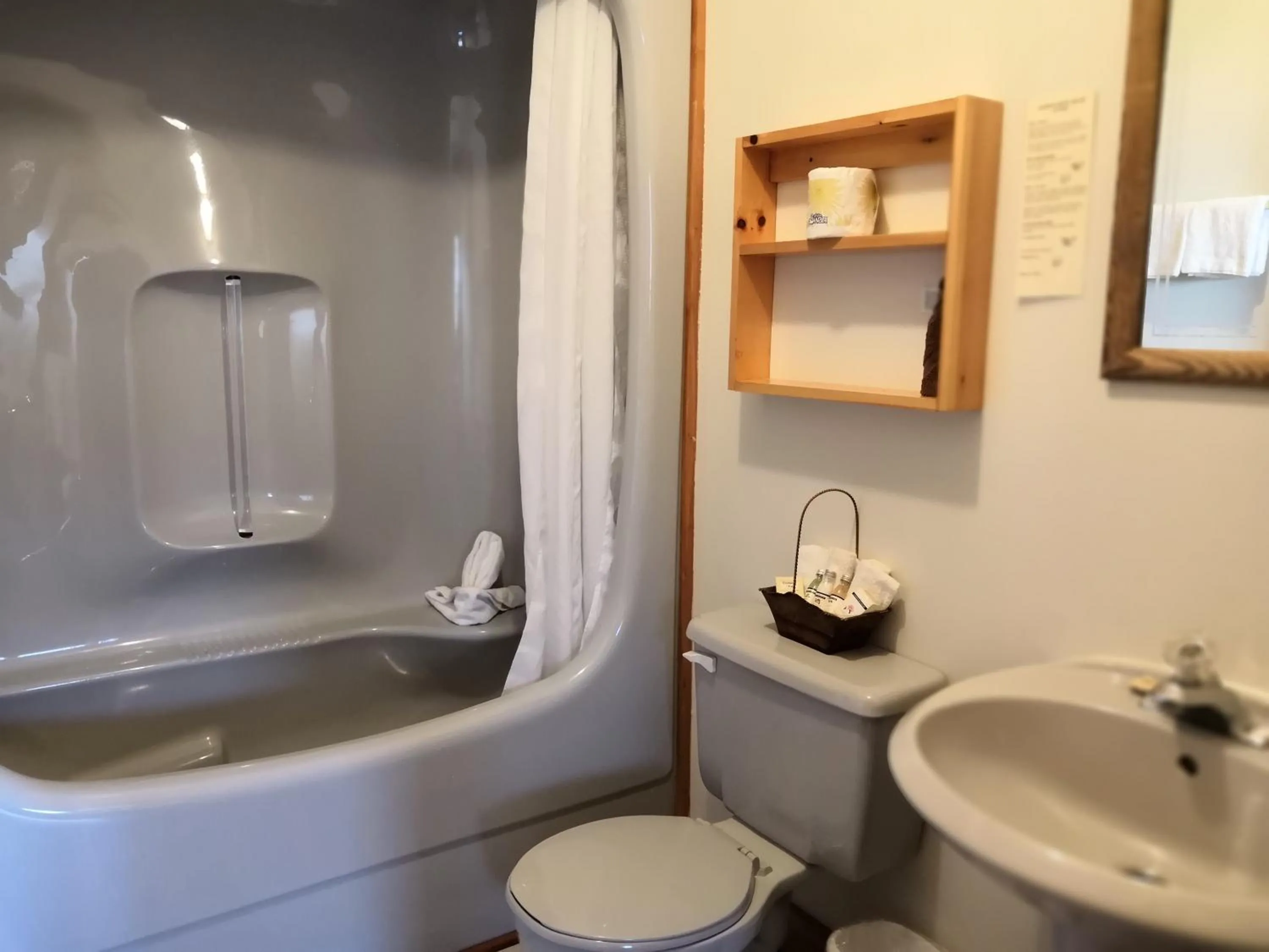 Cavendish Country Inn & Cottages