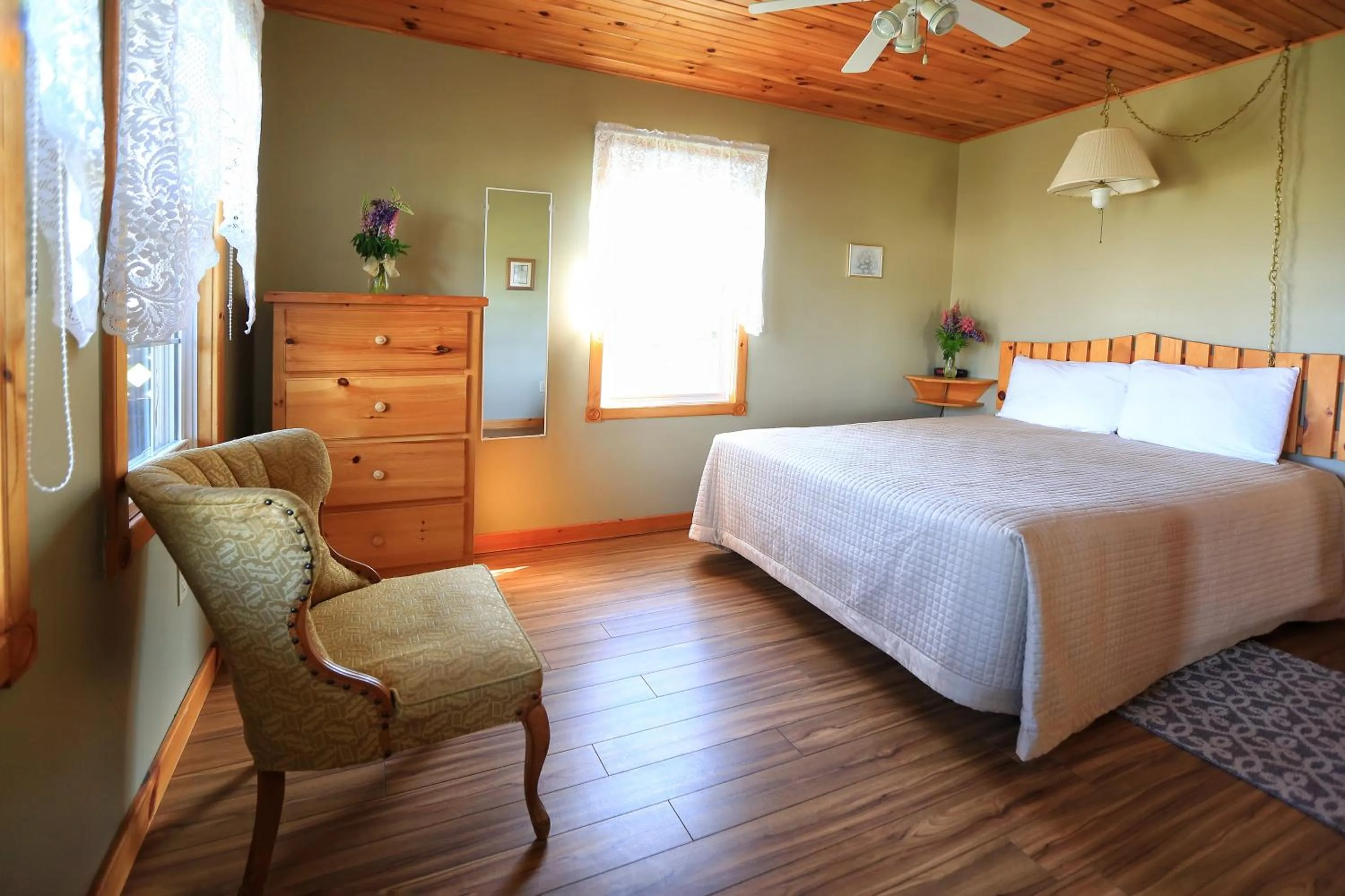 Bed in Cavendish Country Inn & Cottages