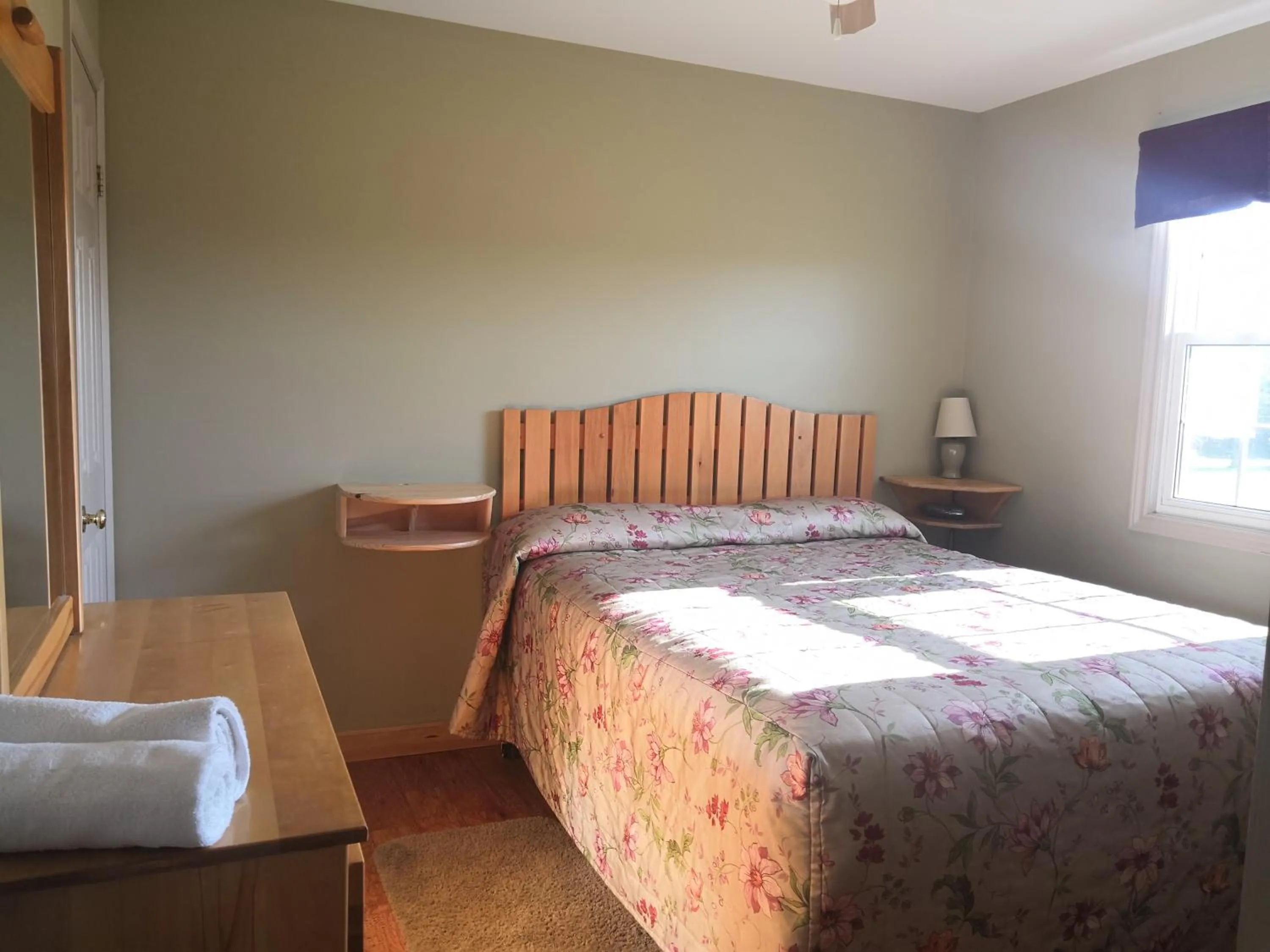 Bed in Cavendish Country Inn & Cottages