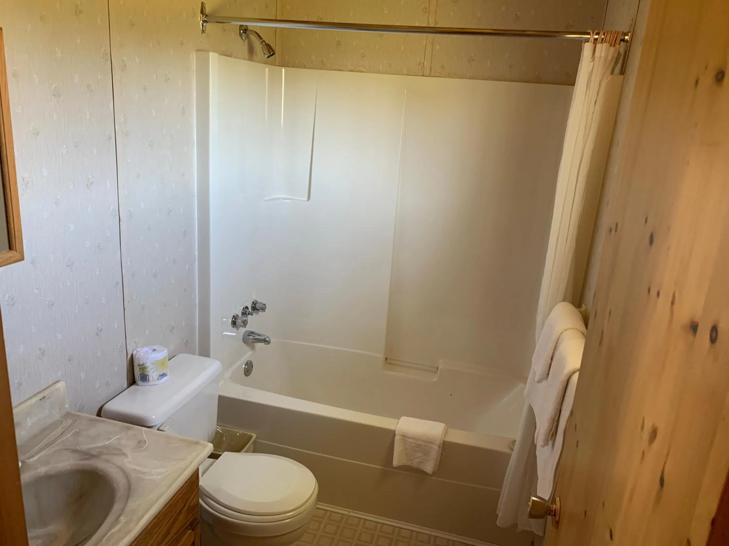 Cavendish Country Inn & Cottages