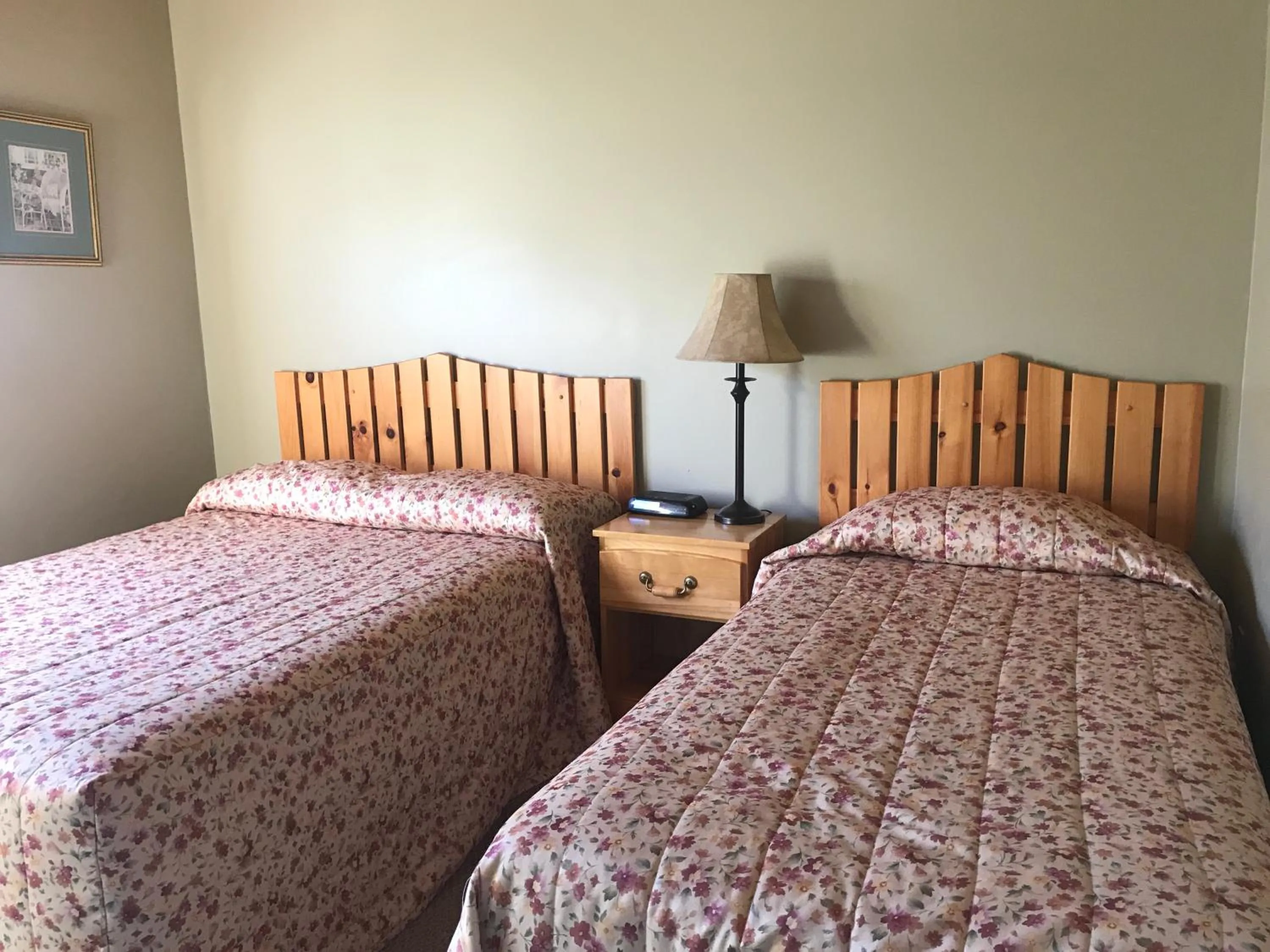 Bed in Cavendish Country Inn & Cottages