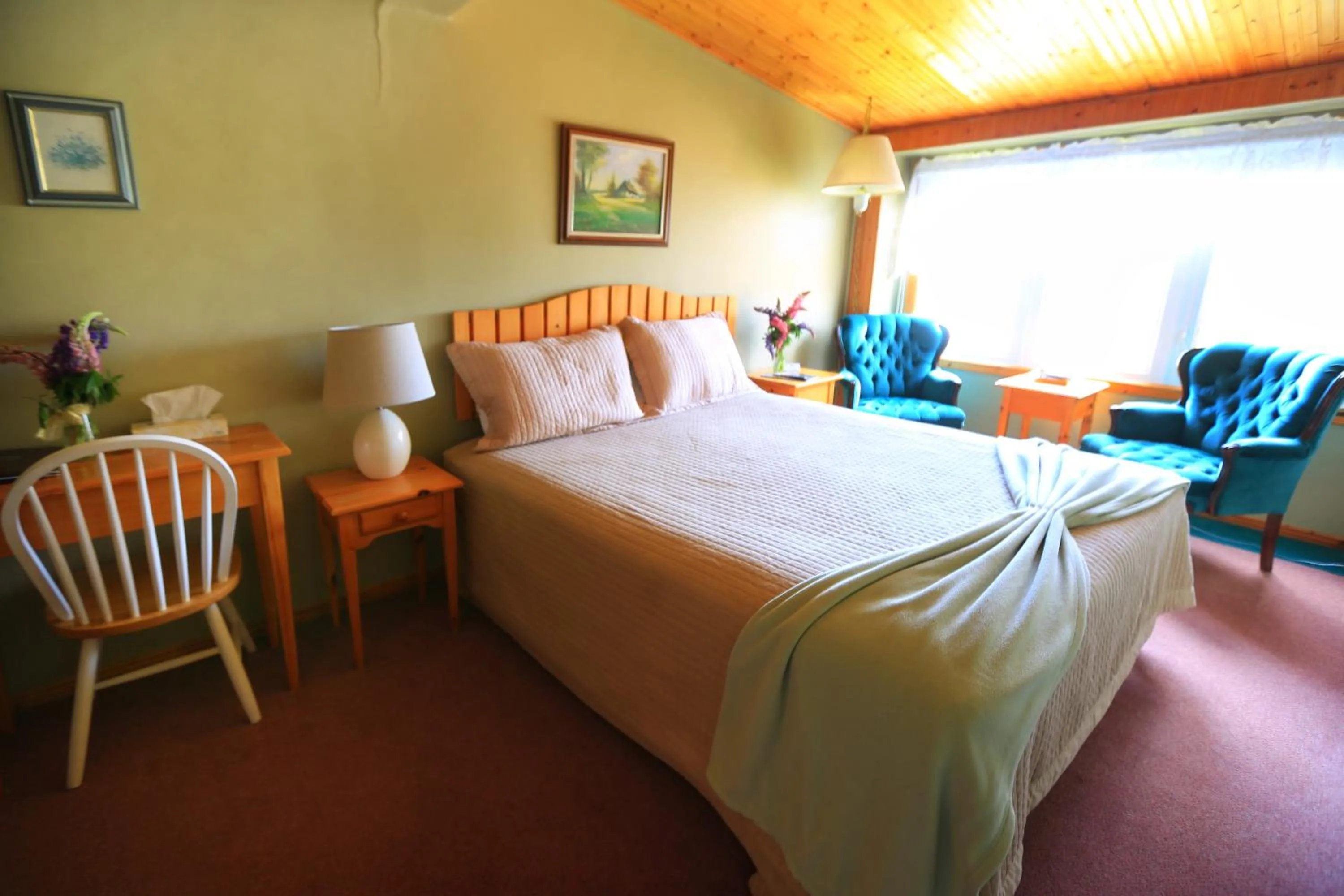 Bed in Cavendish Country Inn & Cottages