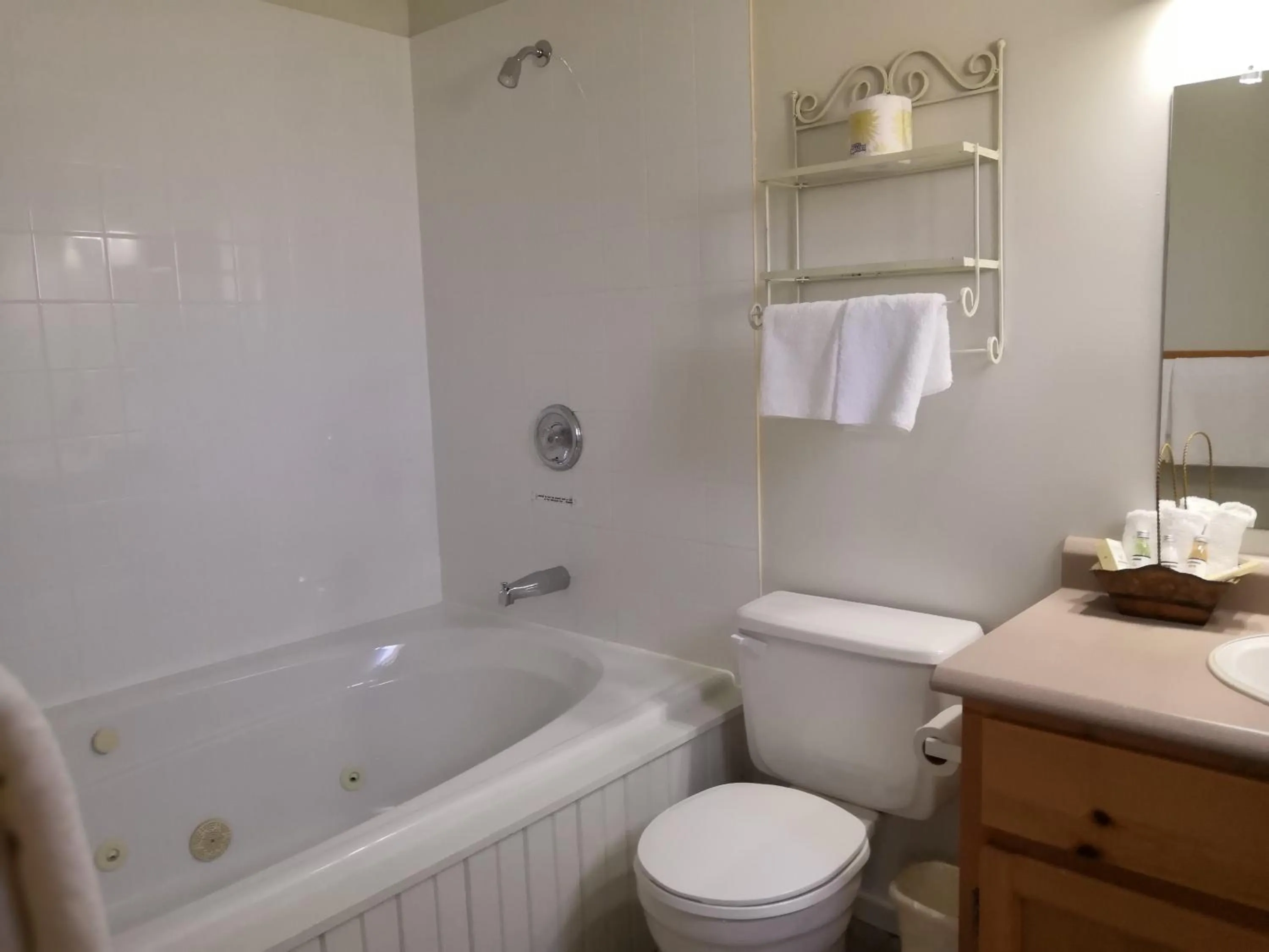 Cavendish Country Inn & Cottages