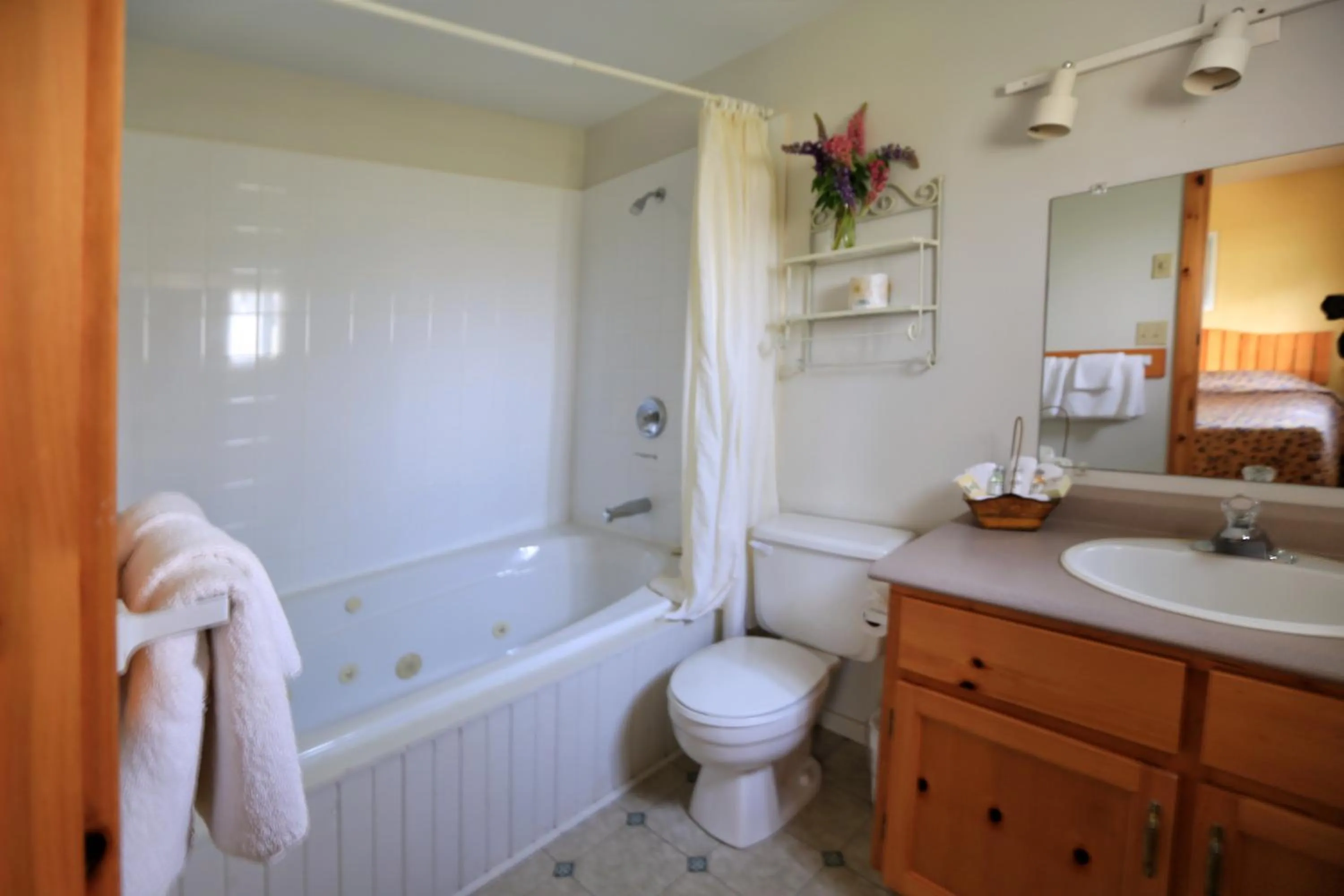 Cavendish Country Inn & Cottages