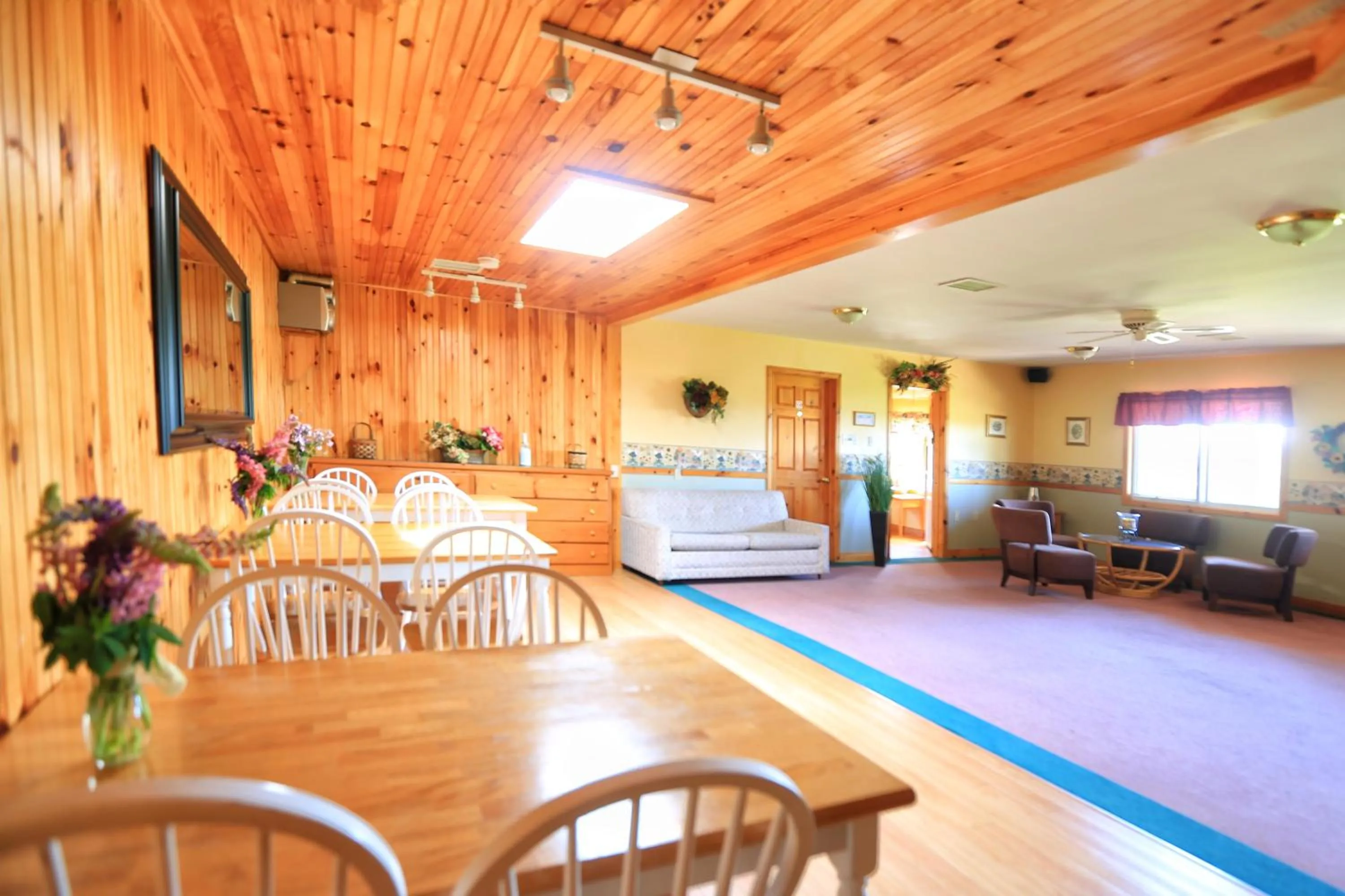 Cavendish Country Inn & Cottages