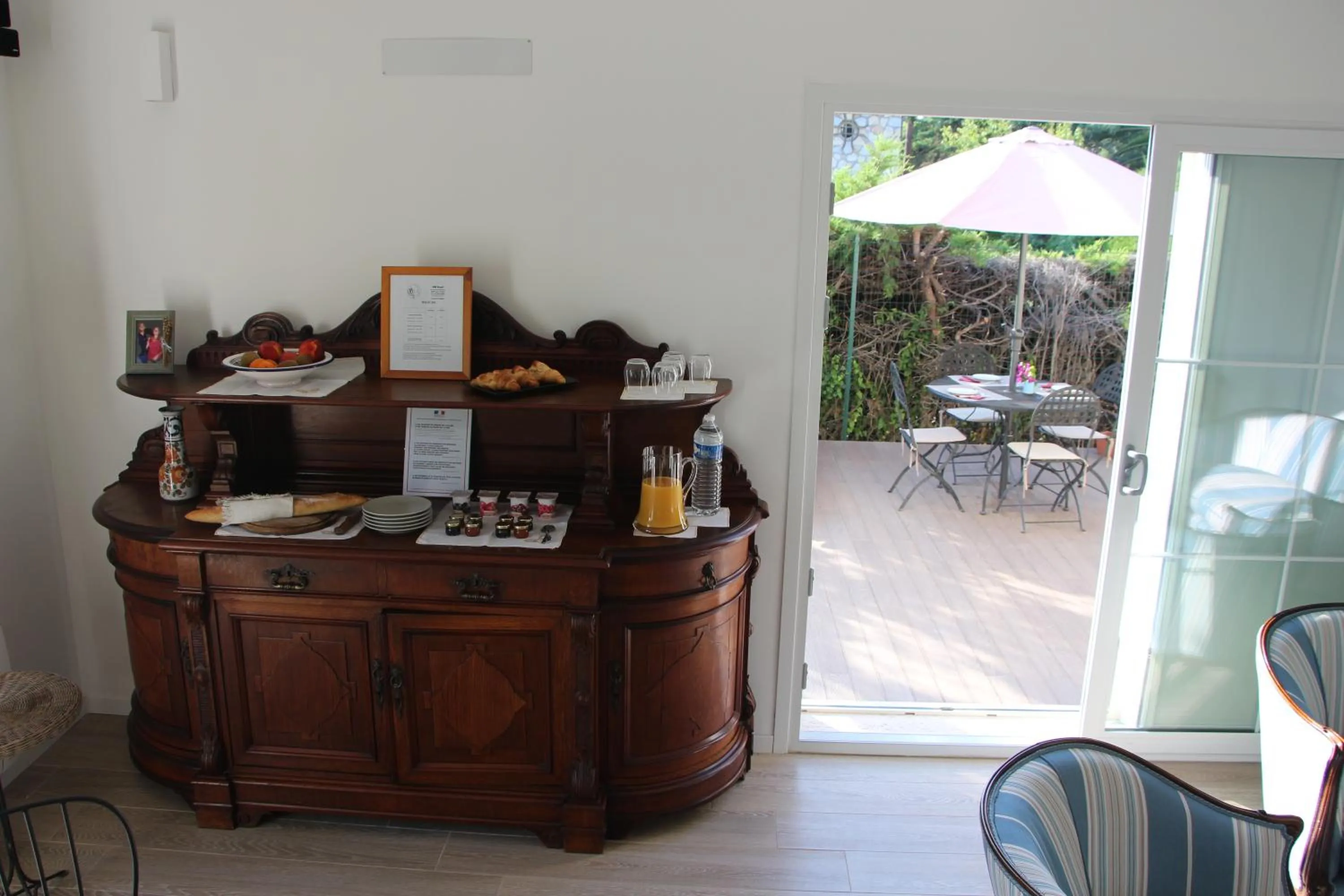 Buffet breakfast in B&B Bessy 10