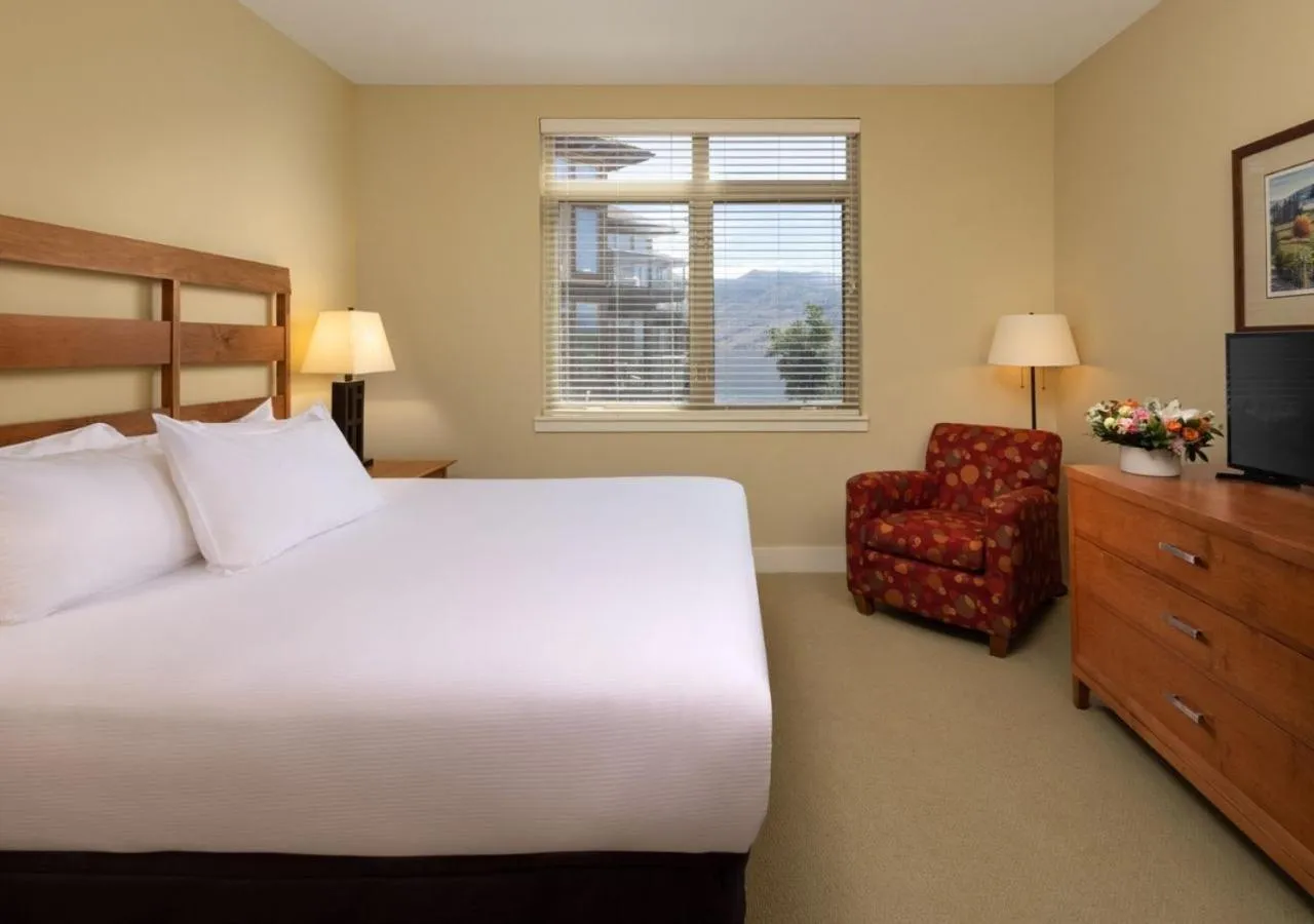 Bed in The Cove Lakeside Resort