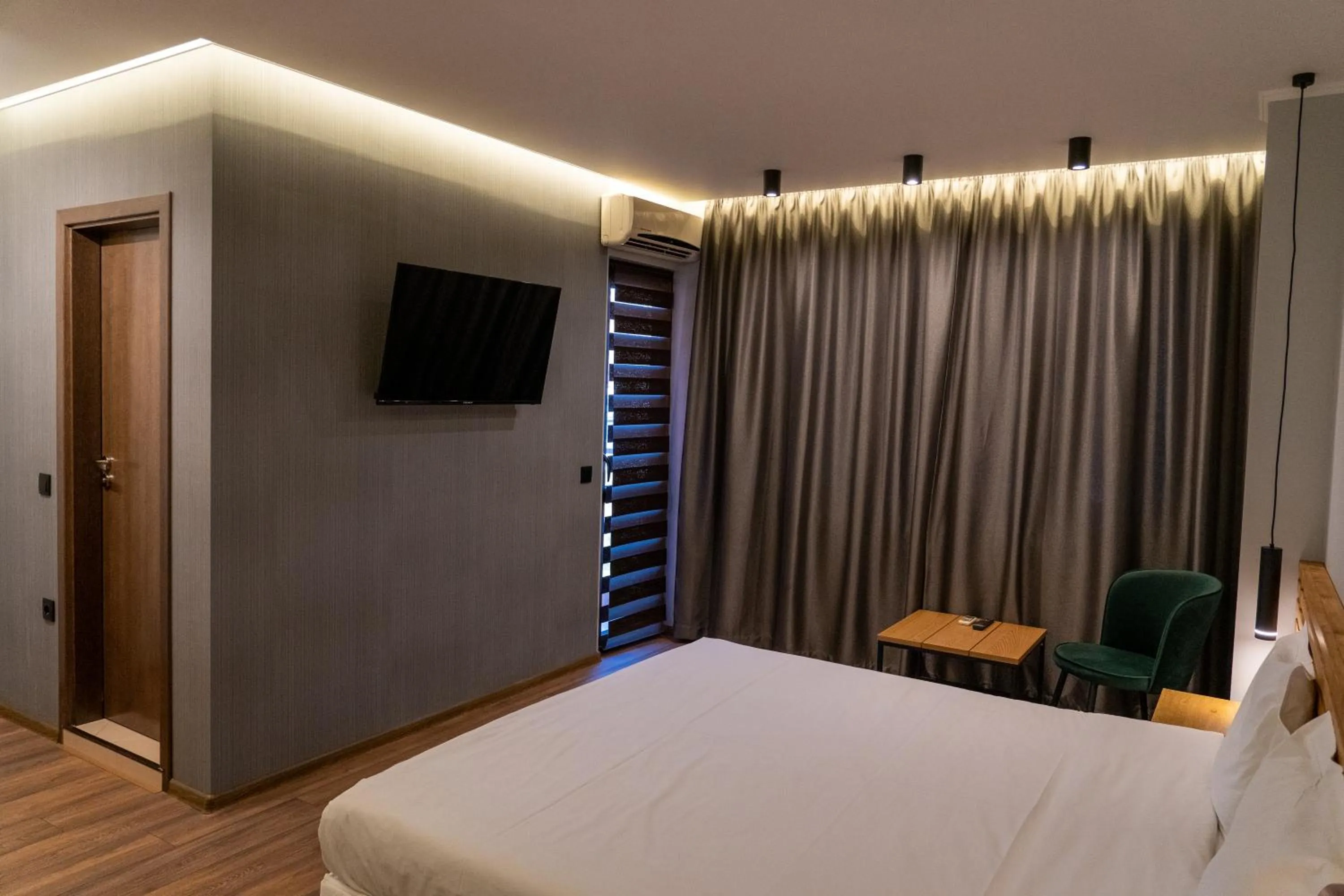 Bed in Family Hotel Pak Tam