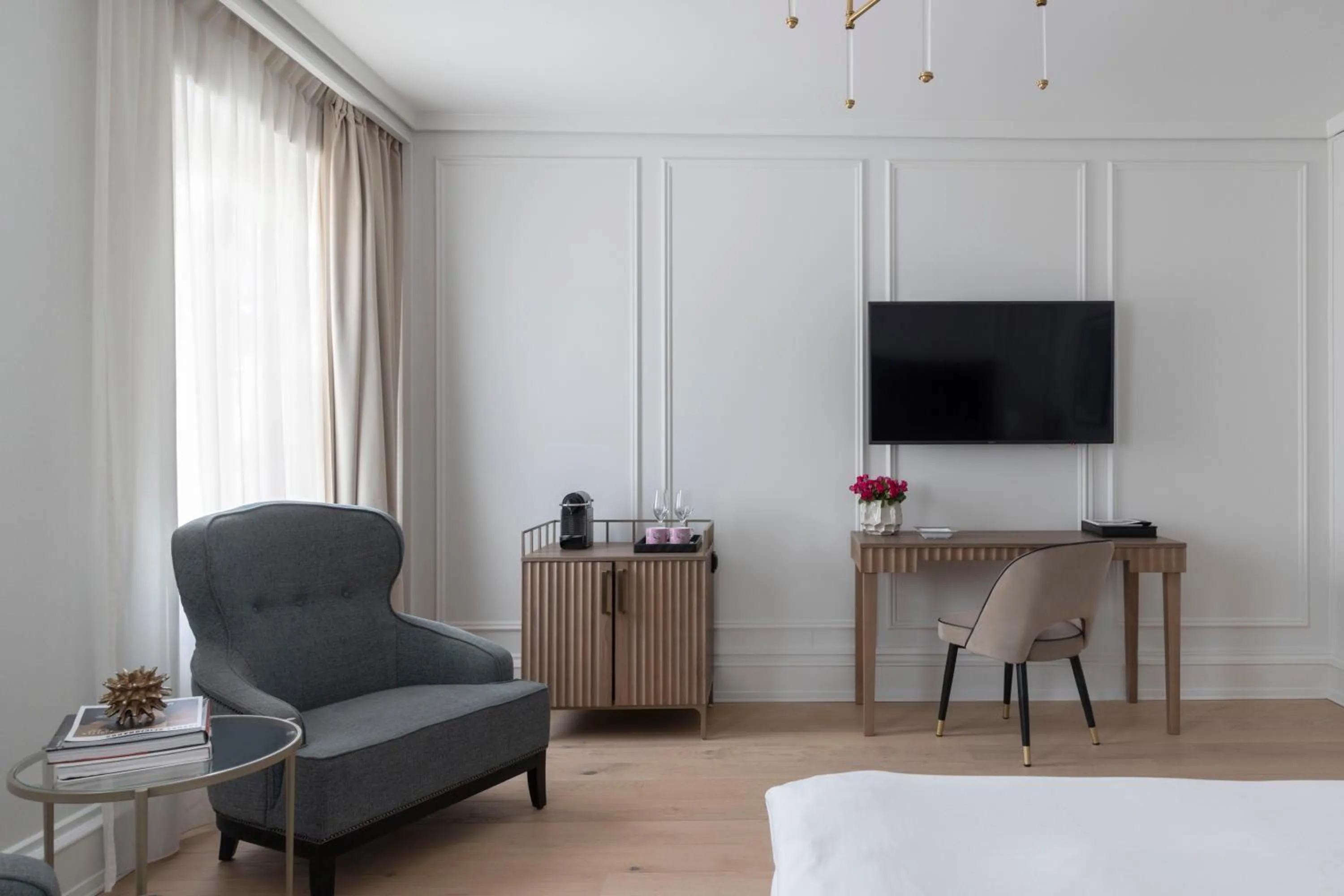 TV and multimedia in Grand Hotel Oslo