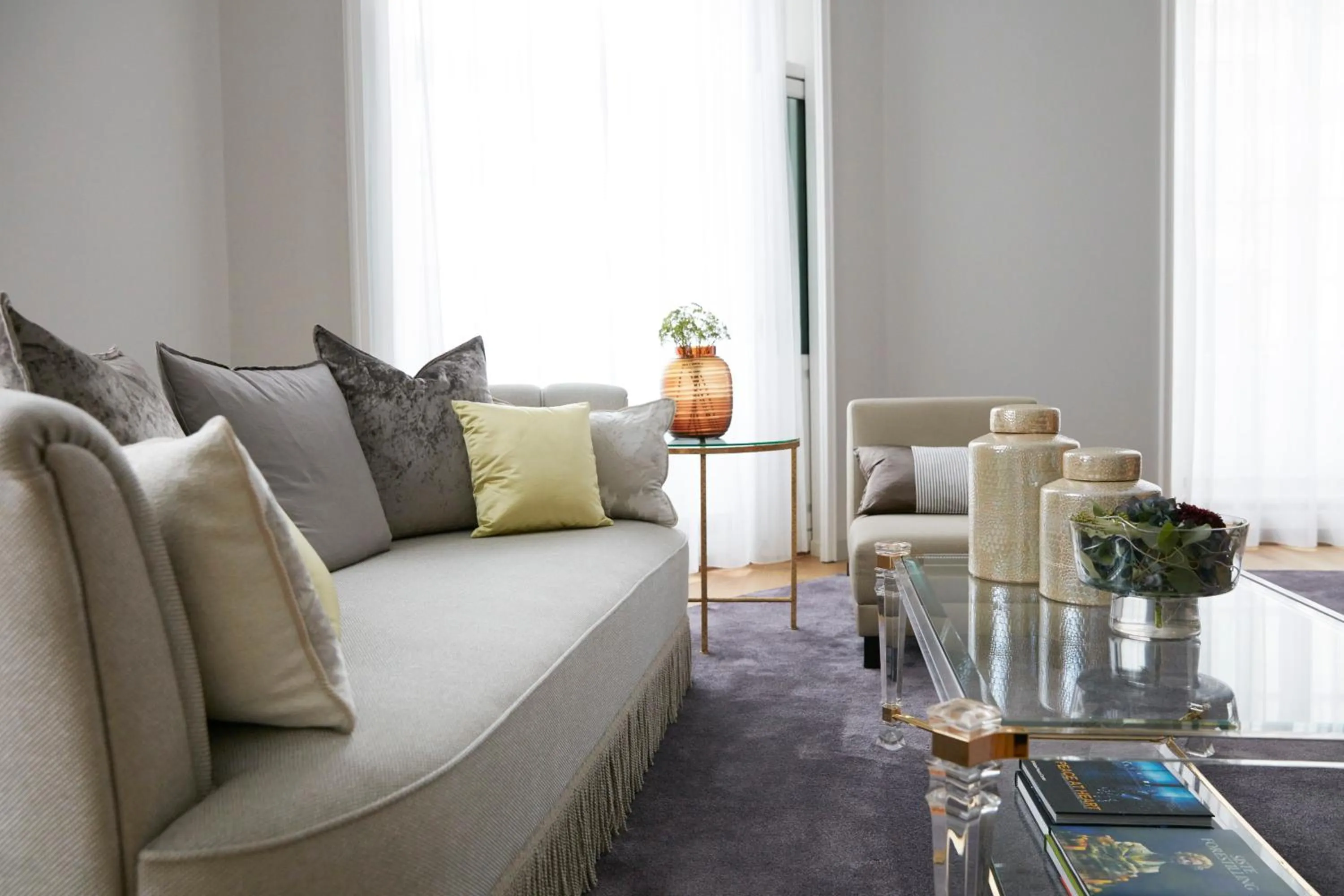 Communal lounge/ TV room in Grand Hotel Oslo