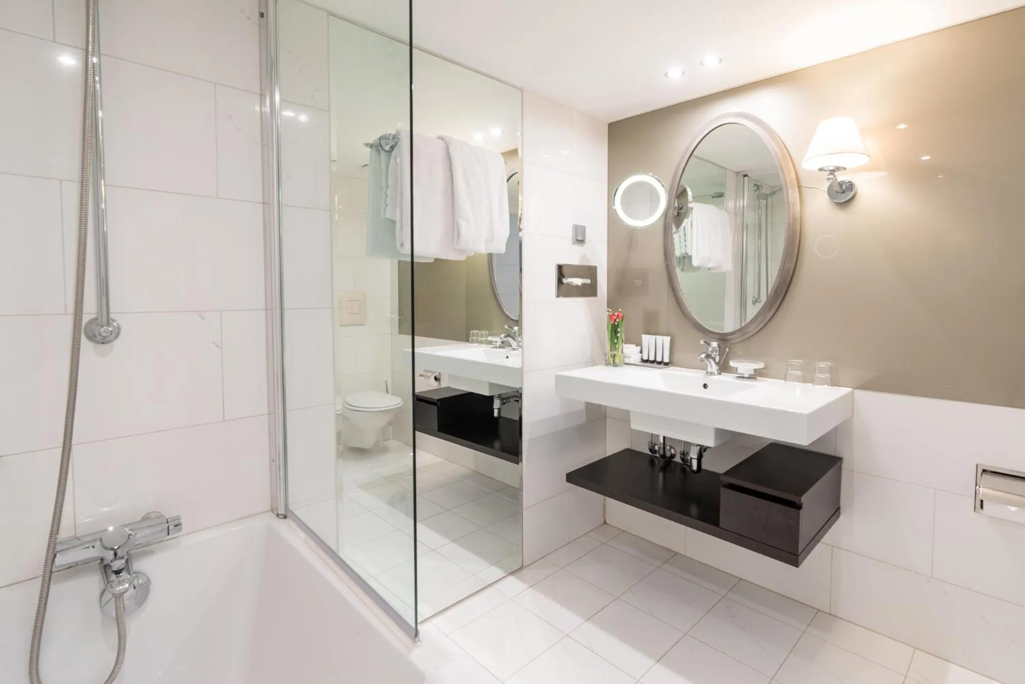 Bathroom in Grand Hotel Oslo