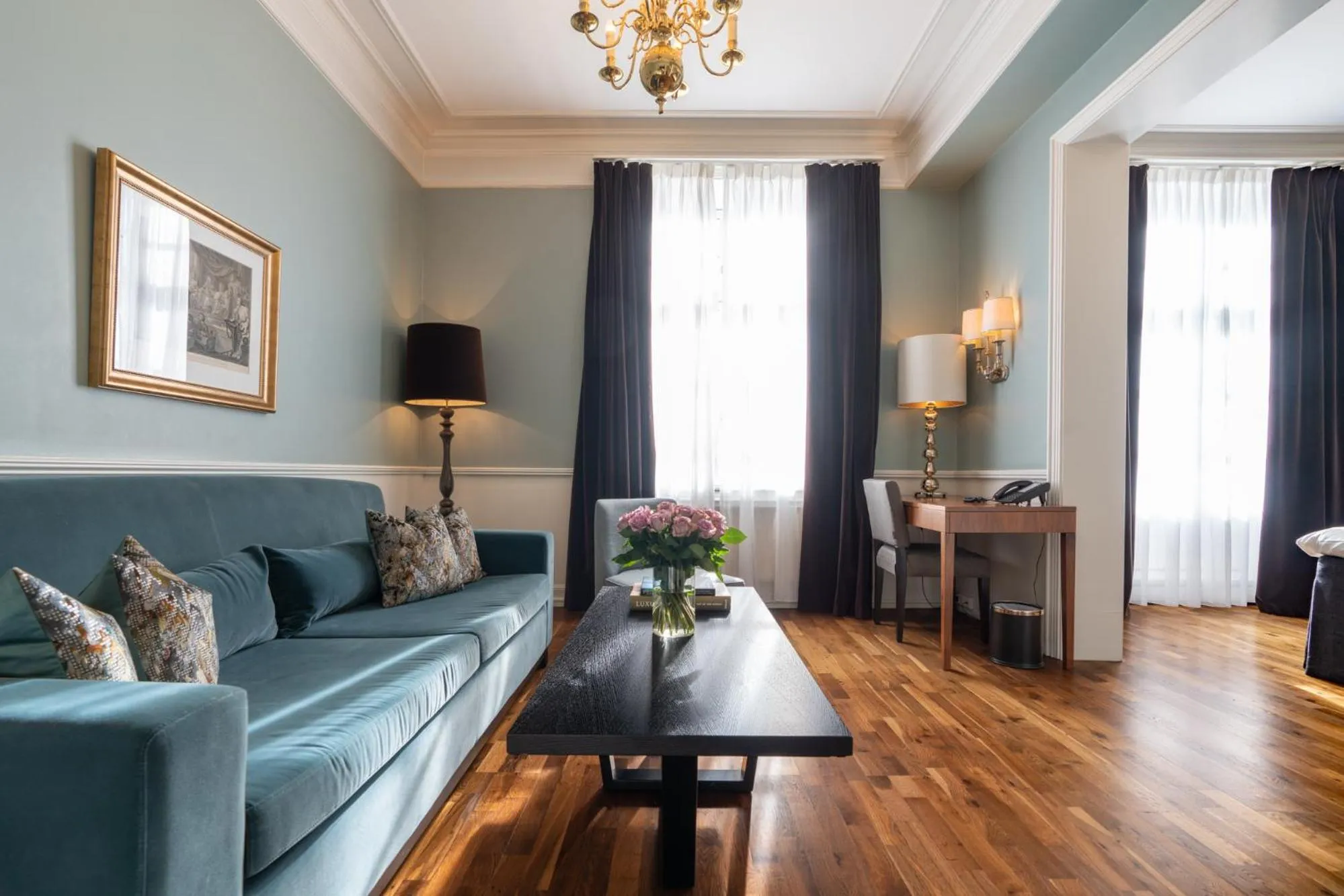 Communal lounge/ TV room in Grand Hotel Oslo