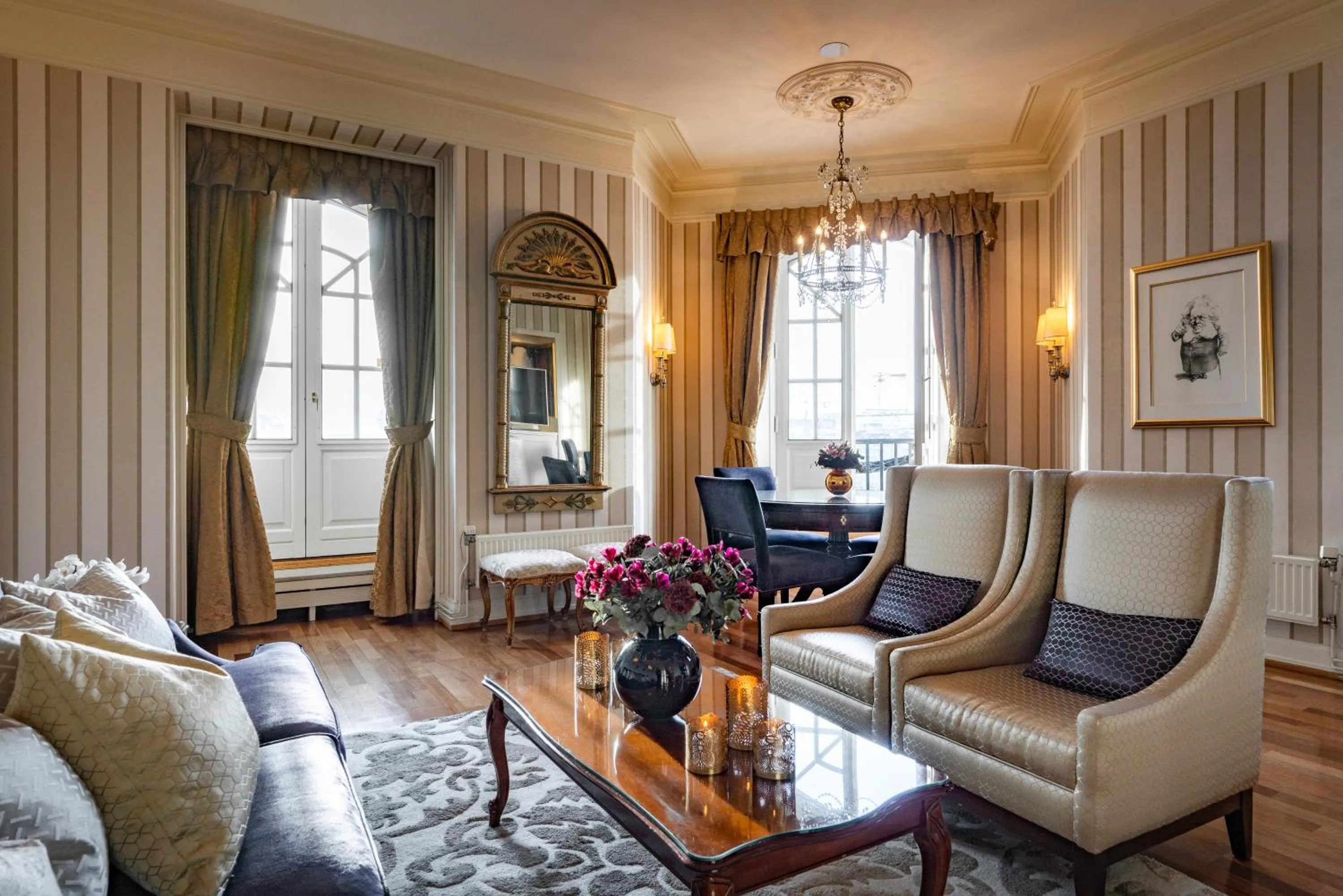 Communal lounge/ TV room in Grand Hotel Oslo