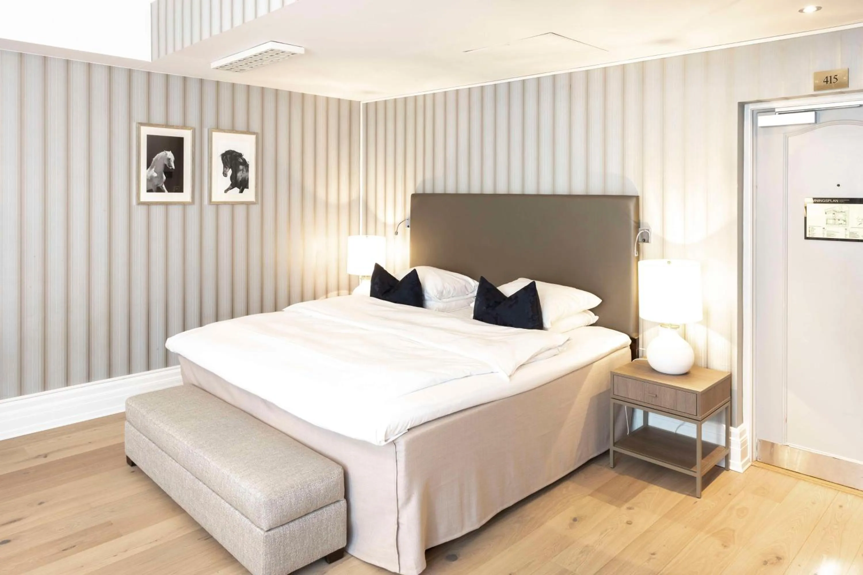 Bedroom, Bed in Grand Hotel Oslo