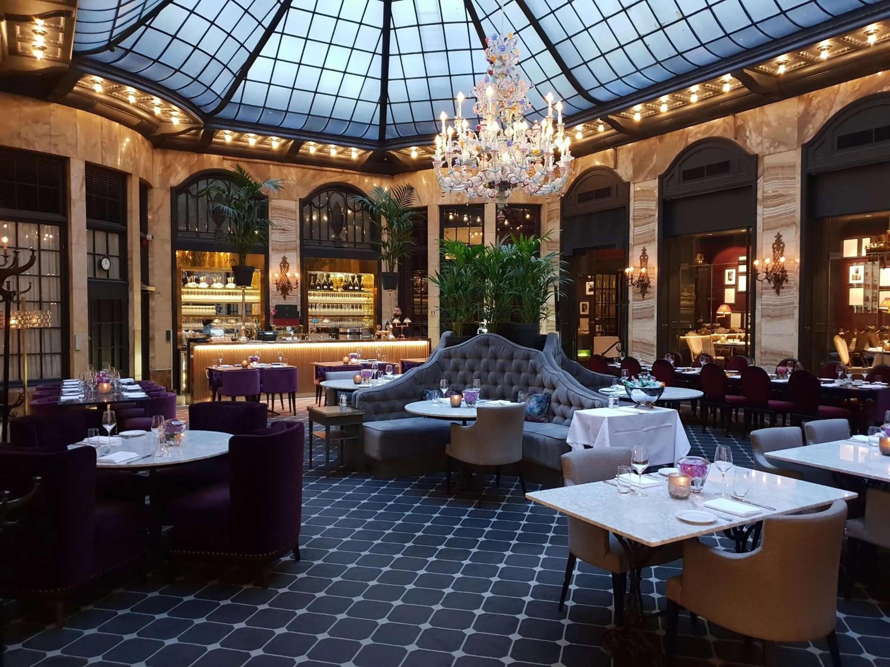 Restaurant/places to eat in Grand Hotel Oslo