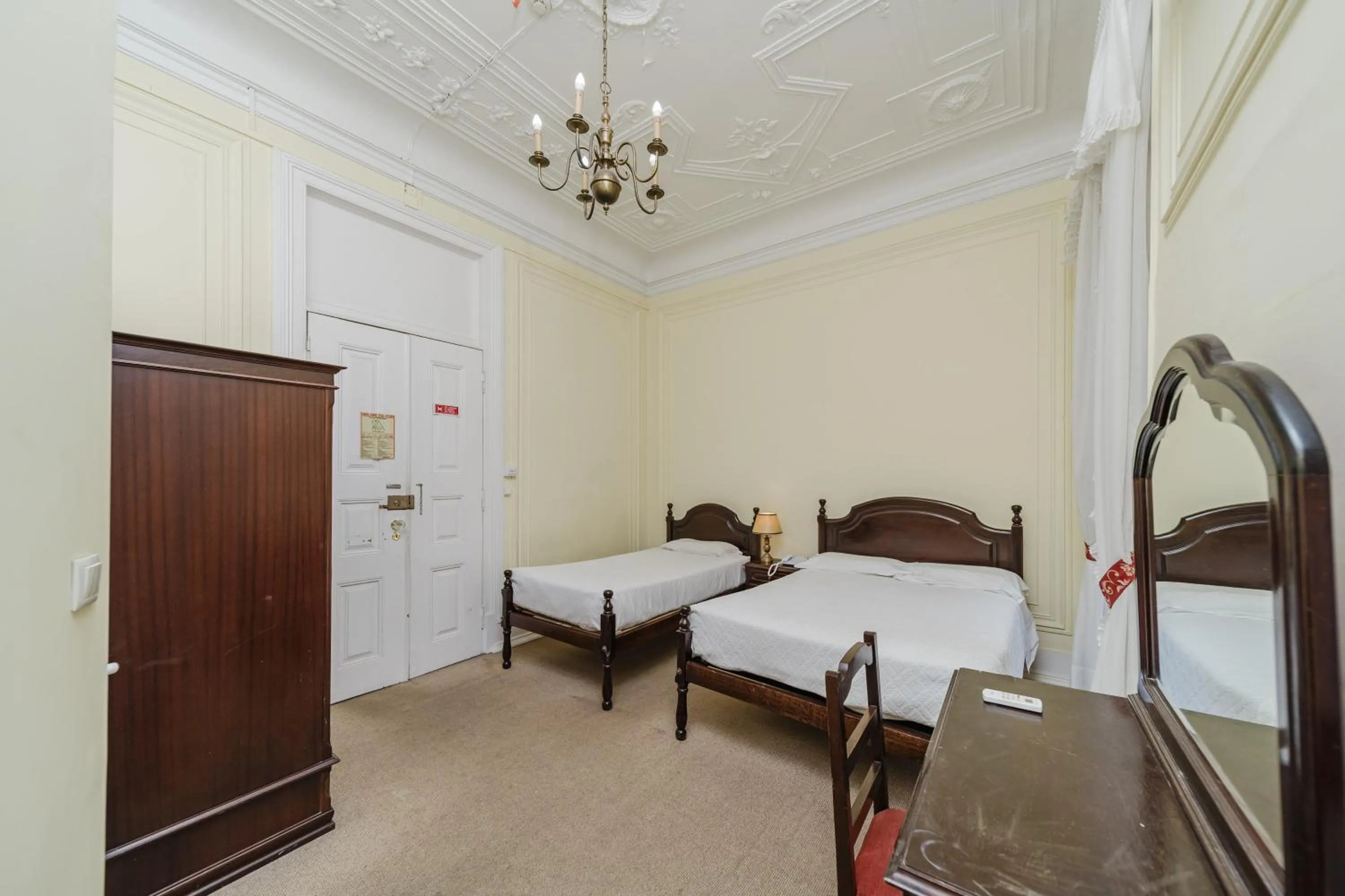 Bedroom in Pensão Londres