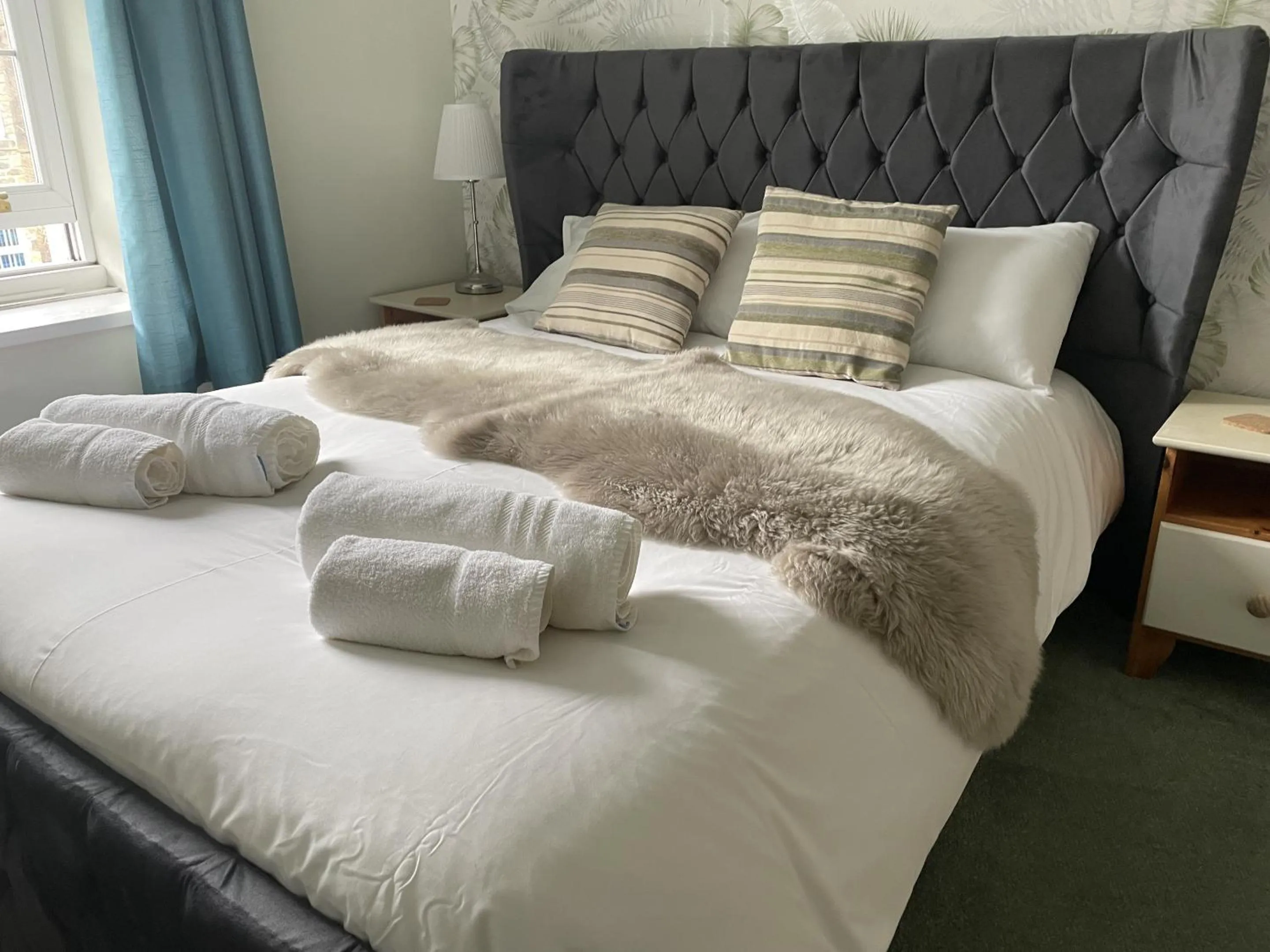 Bedroom, Bed in The Sun Inn