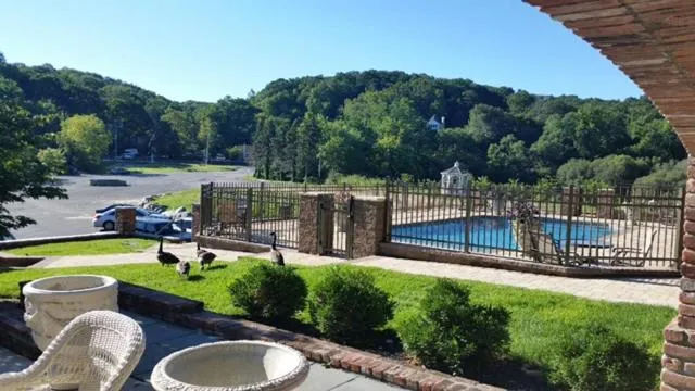 Swimming pool in Chalet Inn & Suites
