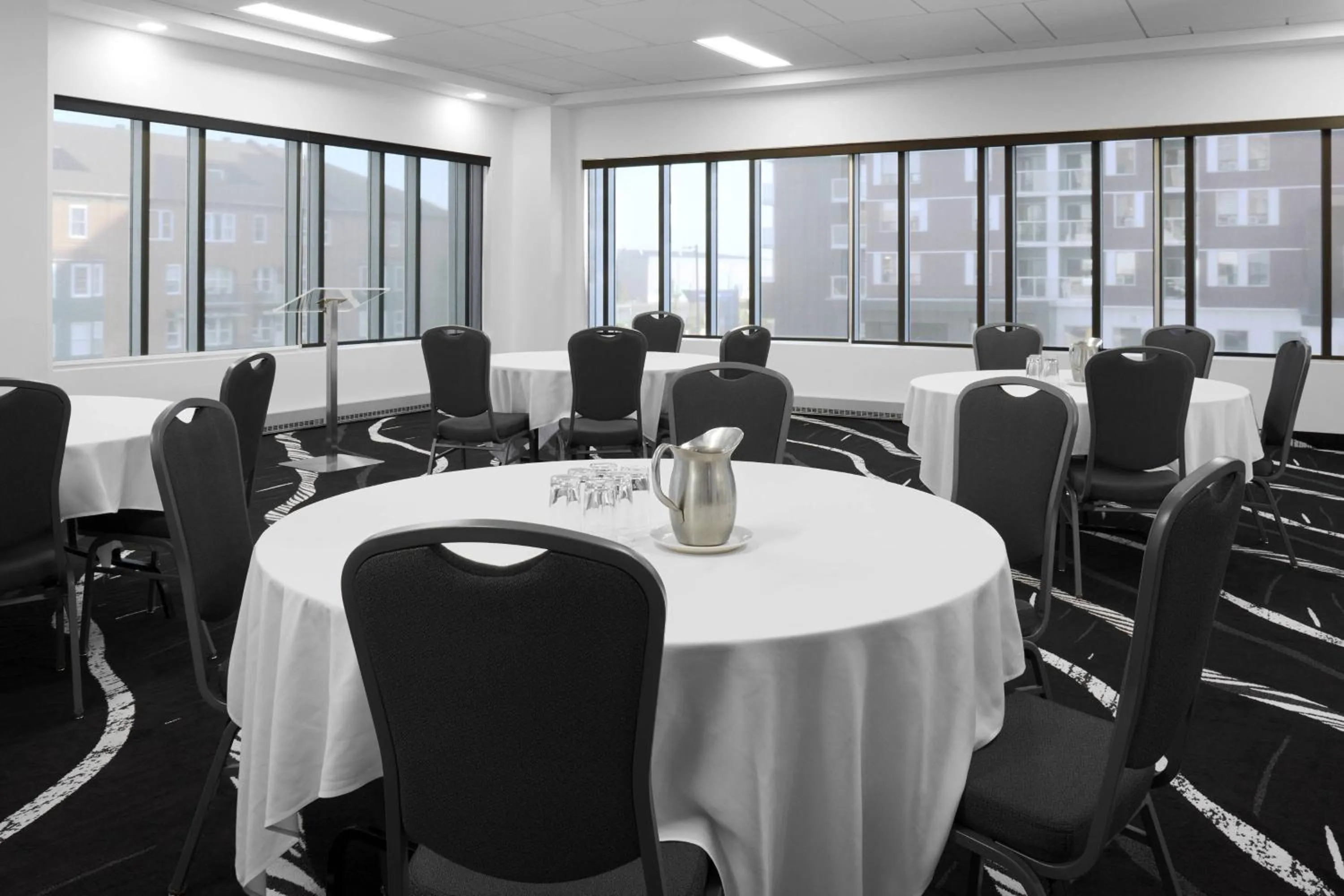 Meeting/conference room in Delta Hotels by Marriott Trois Rivieres Conference Centre