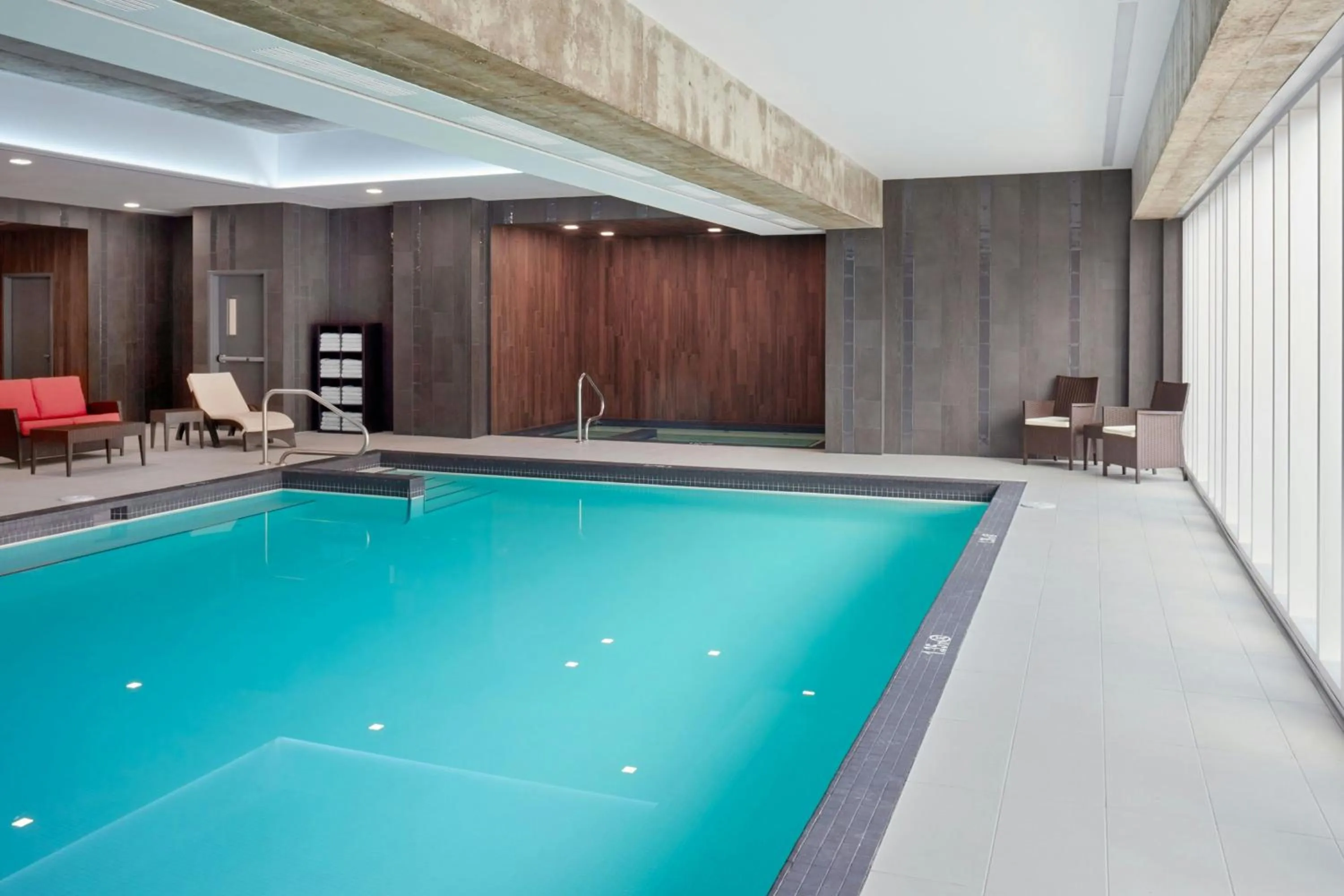 Swimming pool in Delta Hotels by Marriott Trois Rivieres Conference Centre