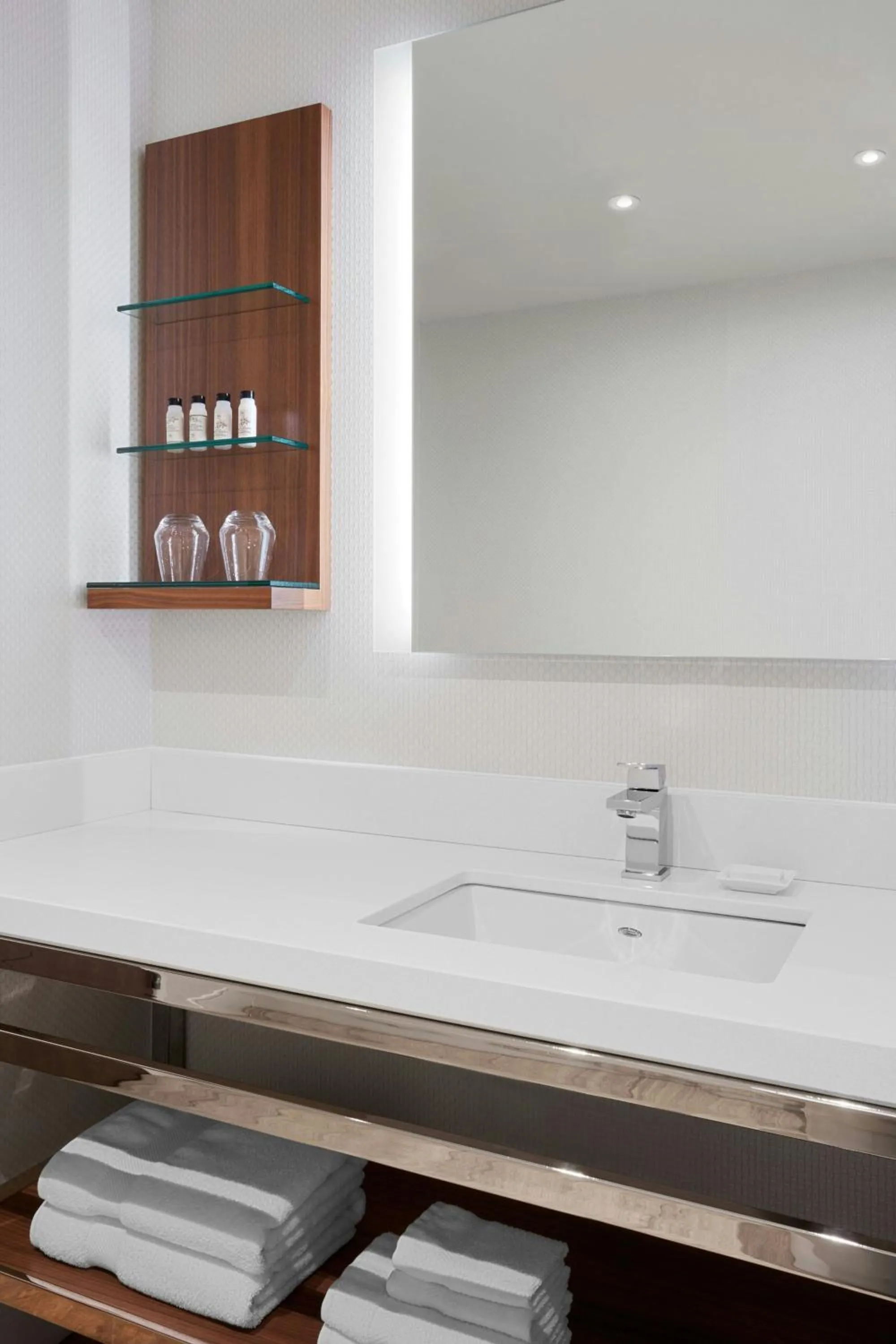 Photo of the whole room in Delta Hotels by Marriott Trois Rivieres Conference Centre