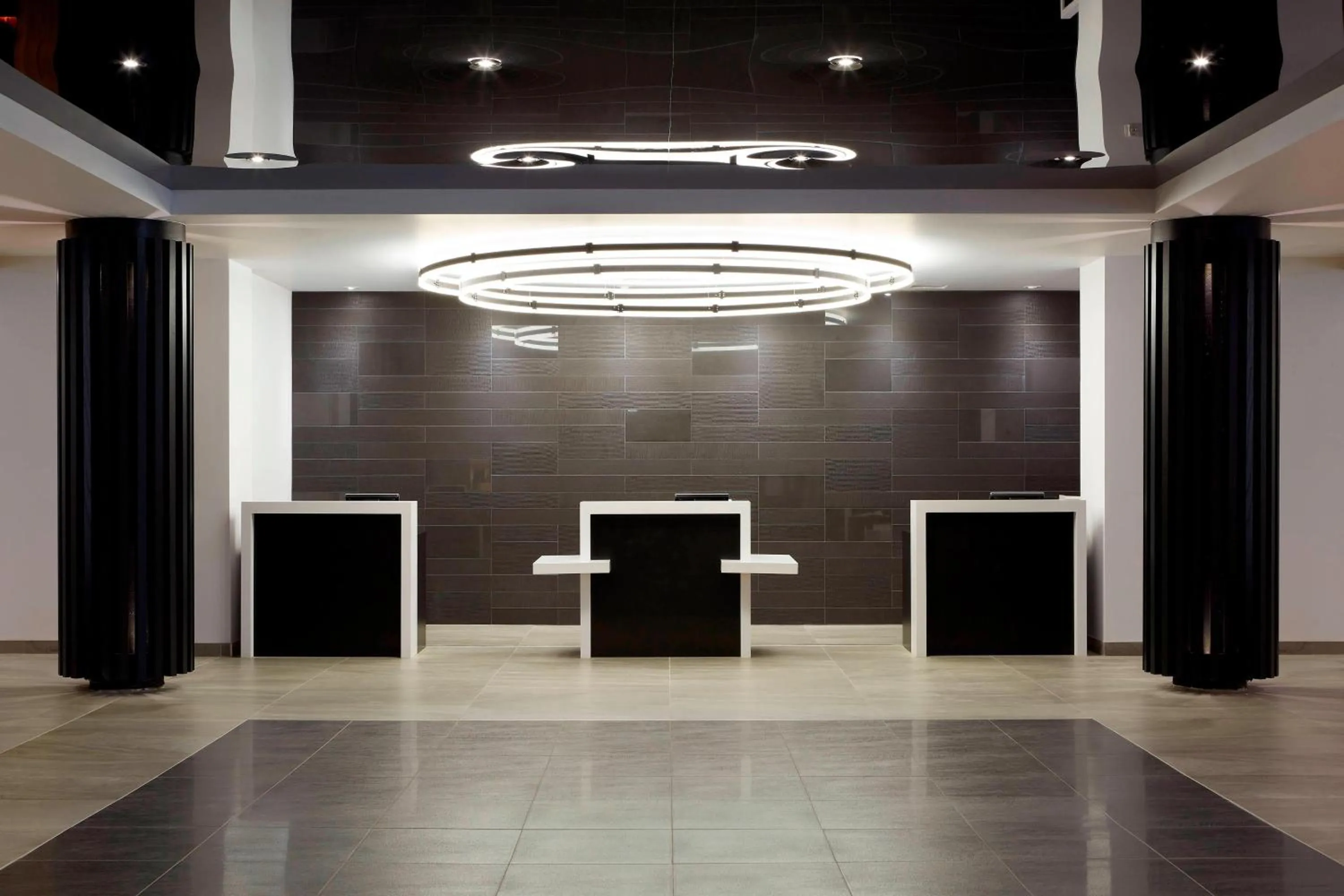 Lobby or reception in Delta Hotels by Marriott Trois Rivieres Conference Centre