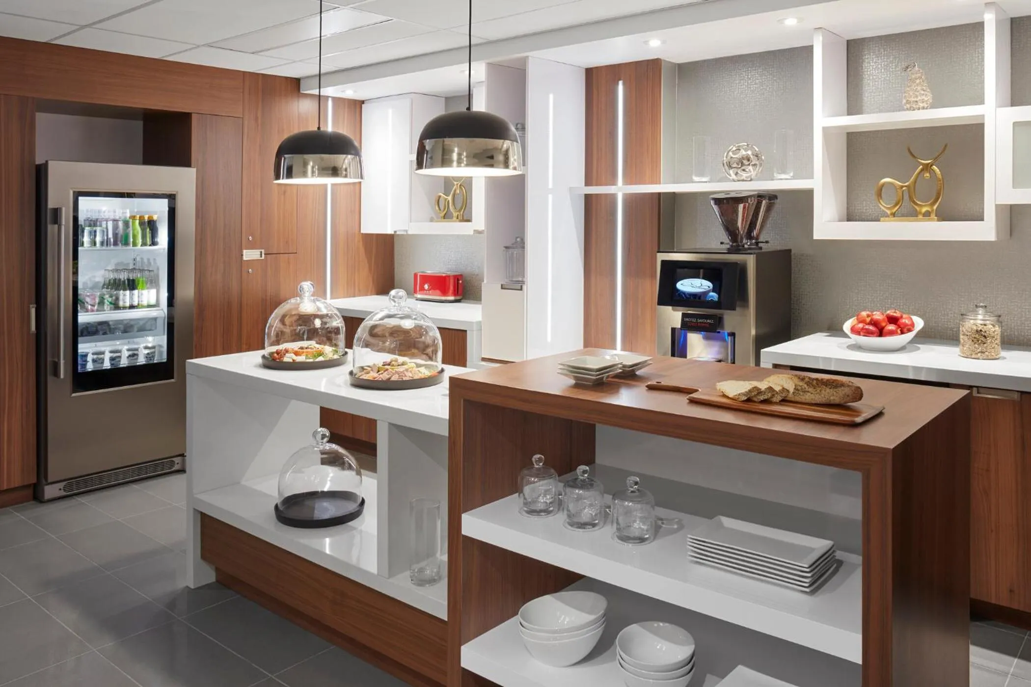 Food and drinks in Delta Hotels by Marriott Trois Rivieres Conference Centre