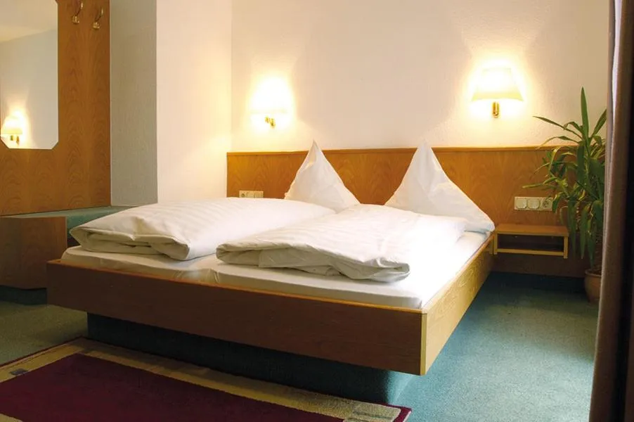 Bedroom, Bed in Hotel Landgasthof Grüner Baum
