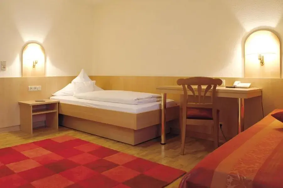 Economy Single Room - single occupancy in Hotel Landgasthof Grüner Baum Economy Single Room - single occupancy in Hotel Landgasthof Grüner Baum