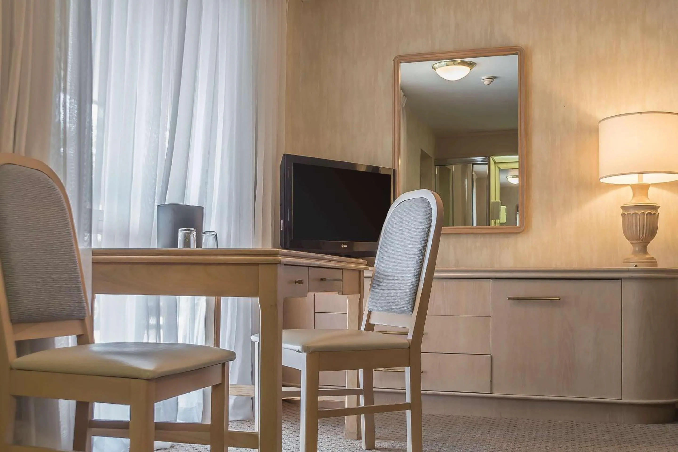 Bedroom in Rodeway Inn Fallsview