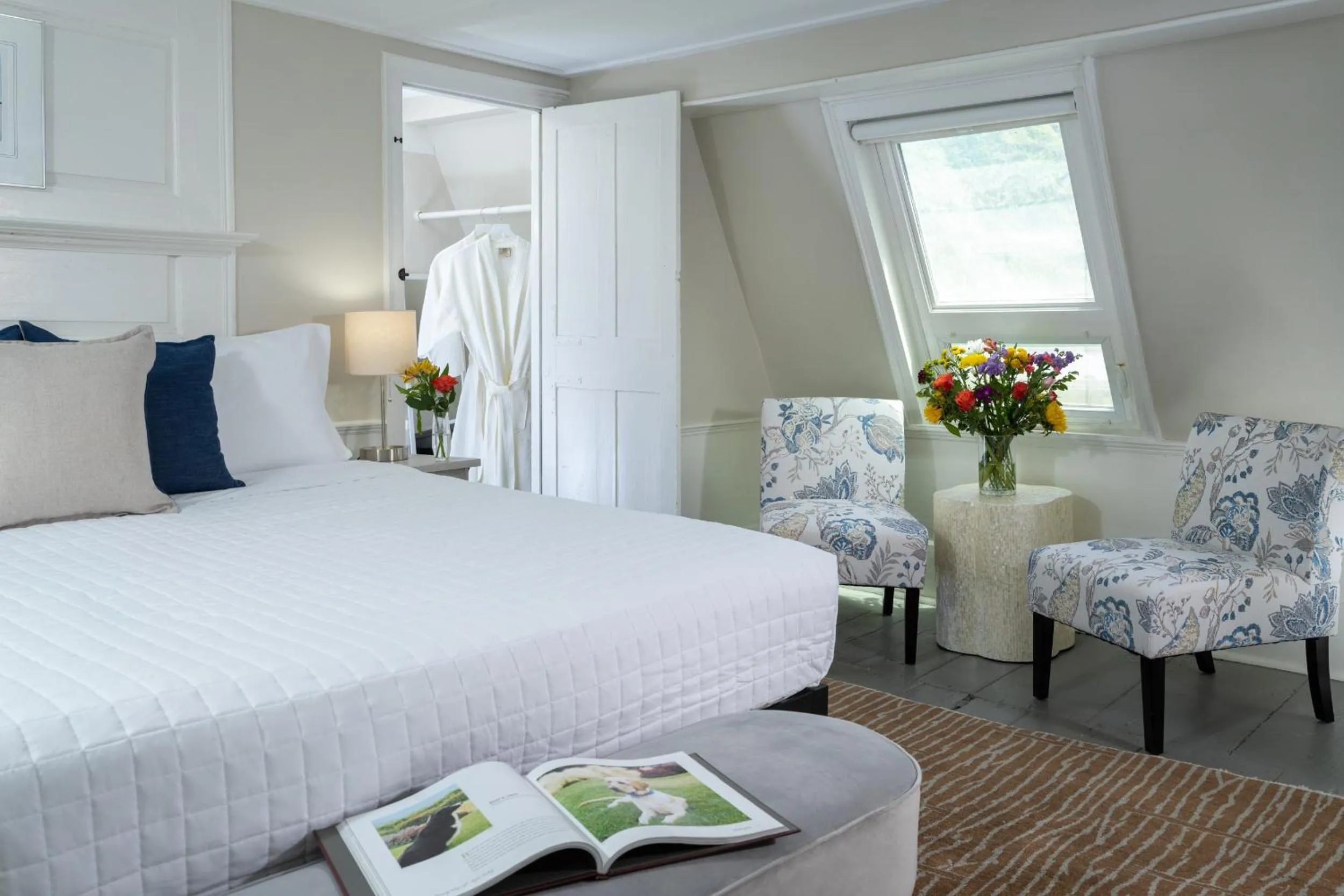 Bed in Waldo Emerson Inn