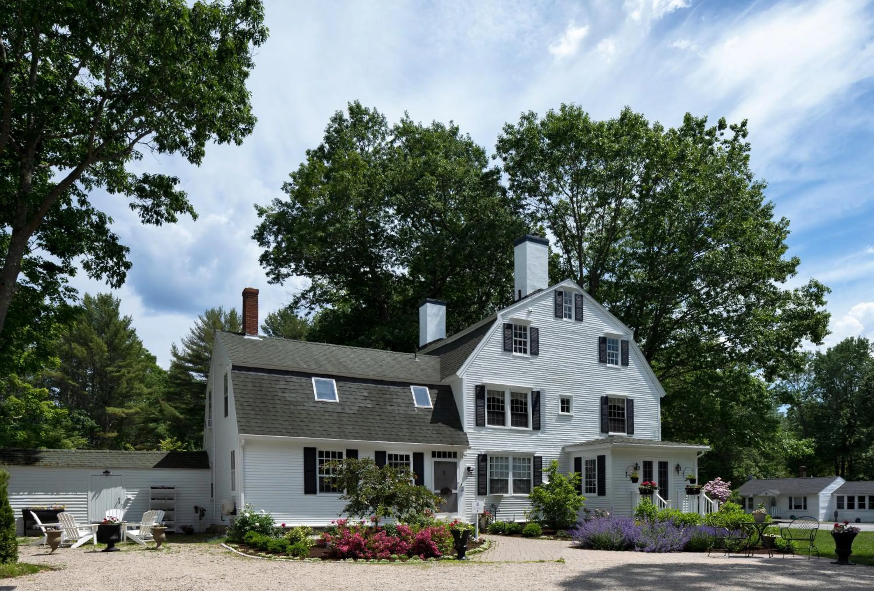 Property building in Waldo Emerson Inn