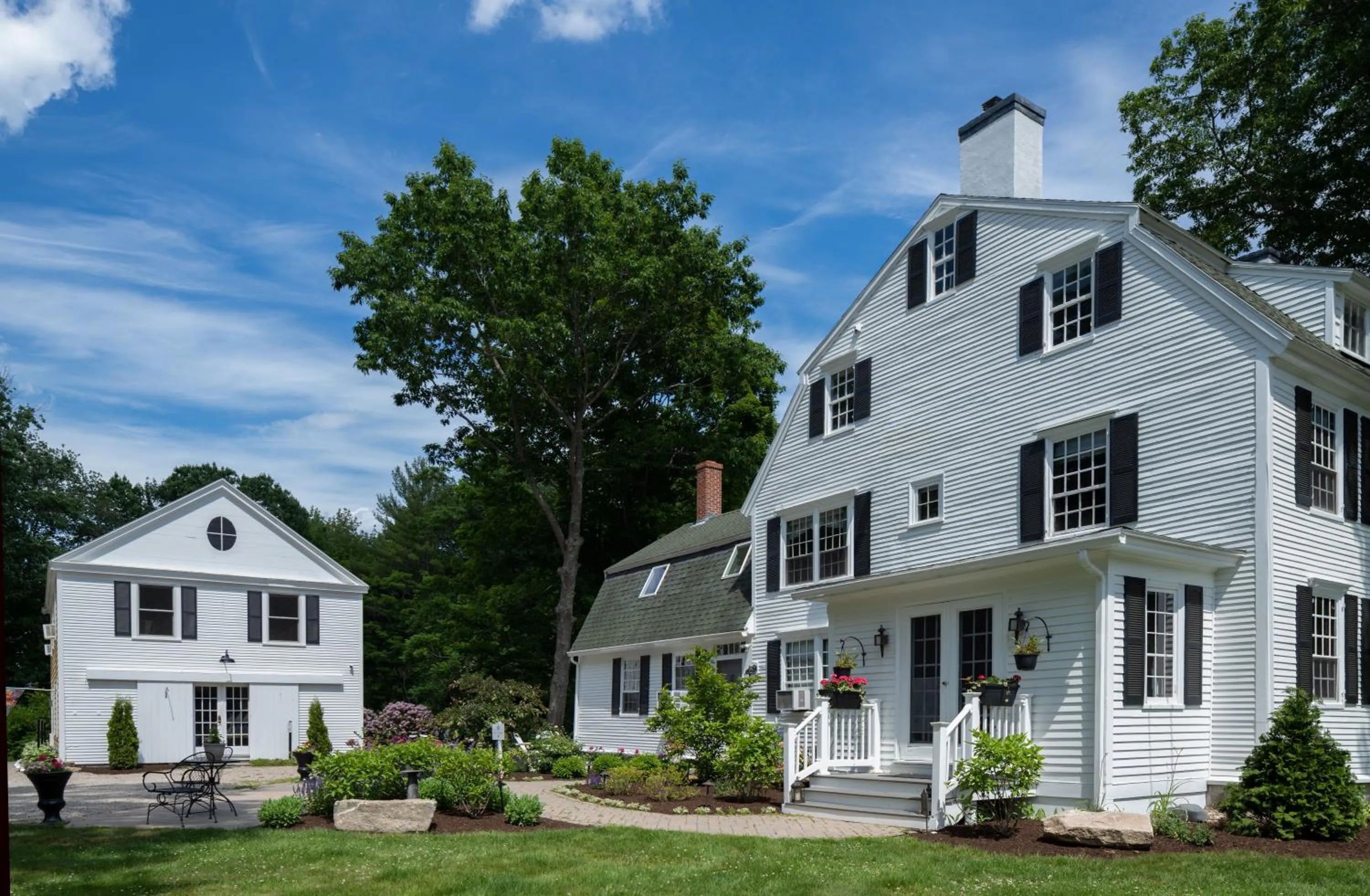 Property building in Waldo Emerson Inn