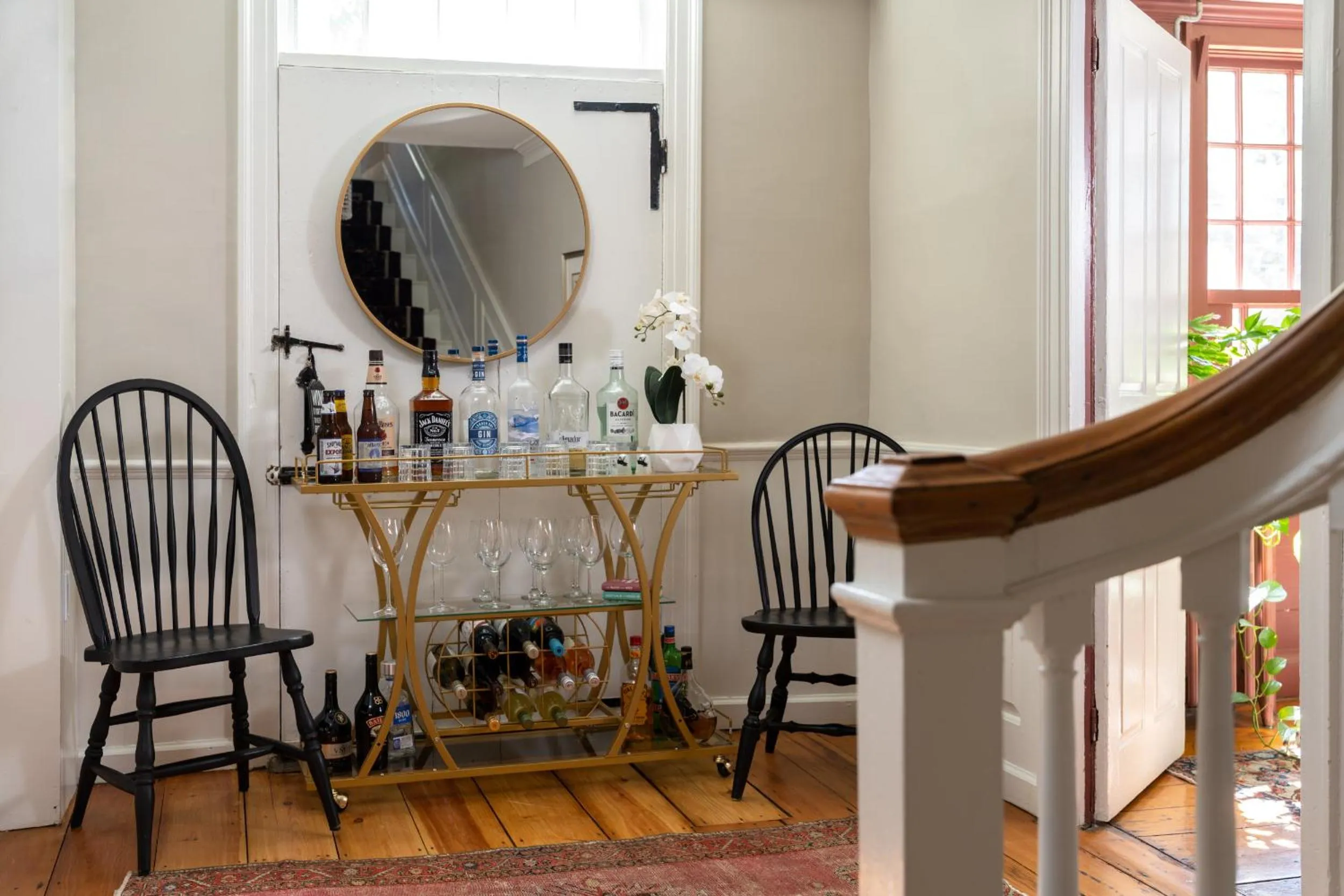 Lounge or bar in Waldo Emerson Inn