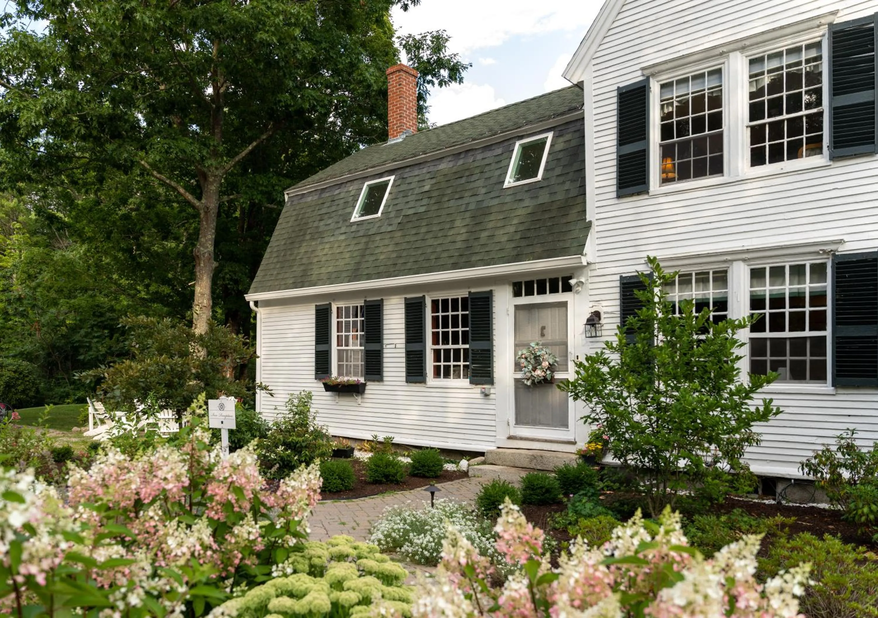 Property building in Waldo Emerson Inn