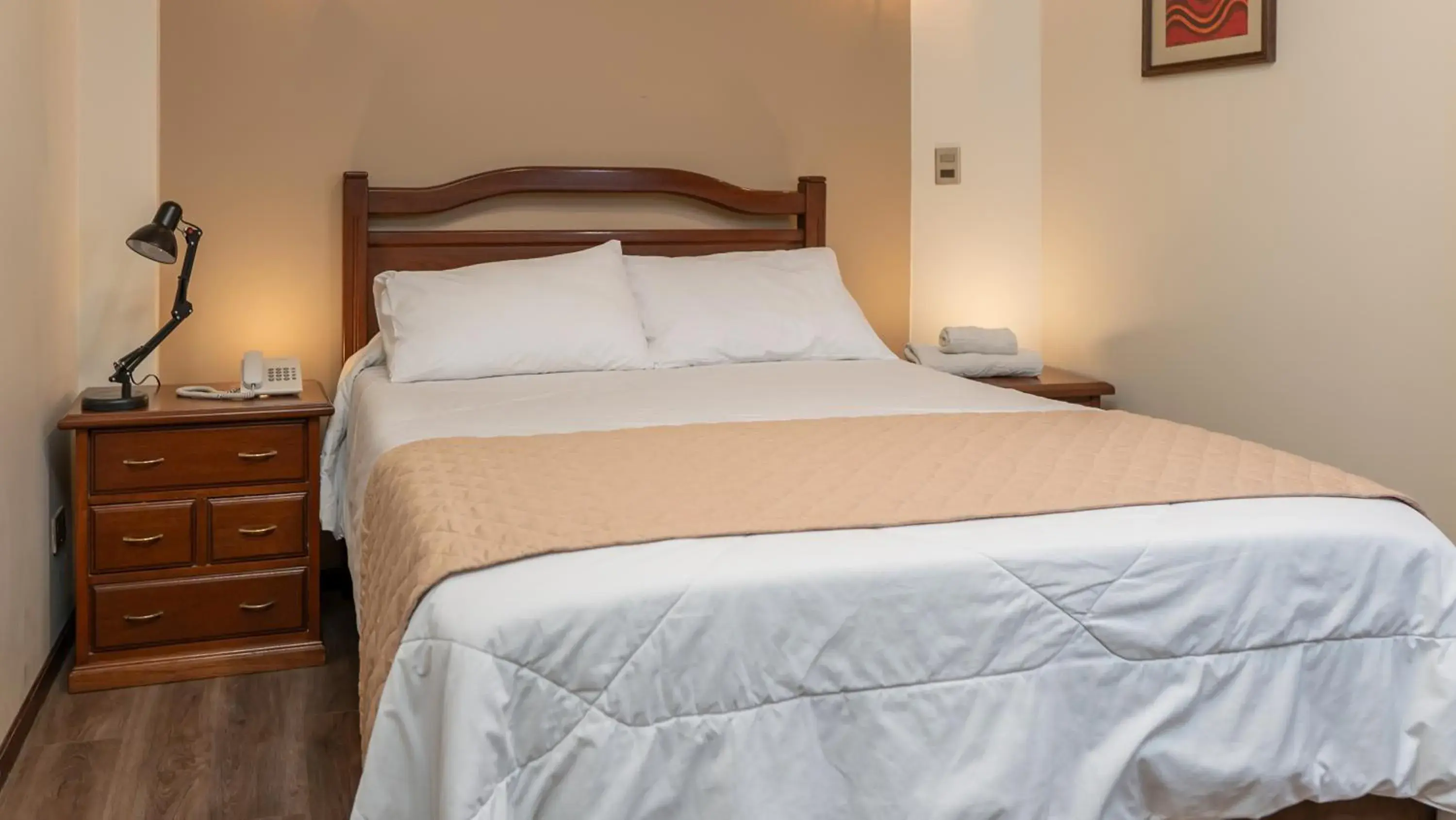 Deluxe Single Room in El Prado Hotel Deluxe Single Room in El Prado Hotel