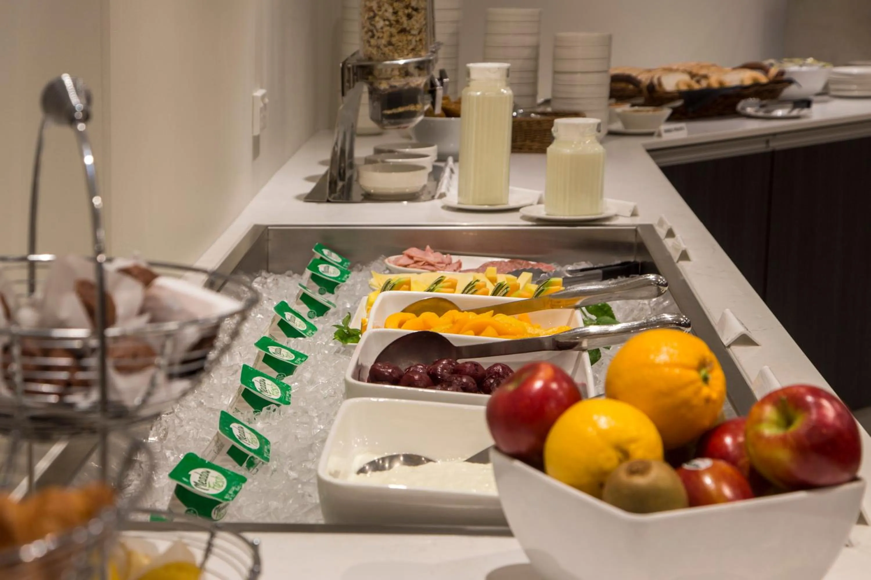 Breakfast in Holiday Inn Queenstown Frankton Road by IHG