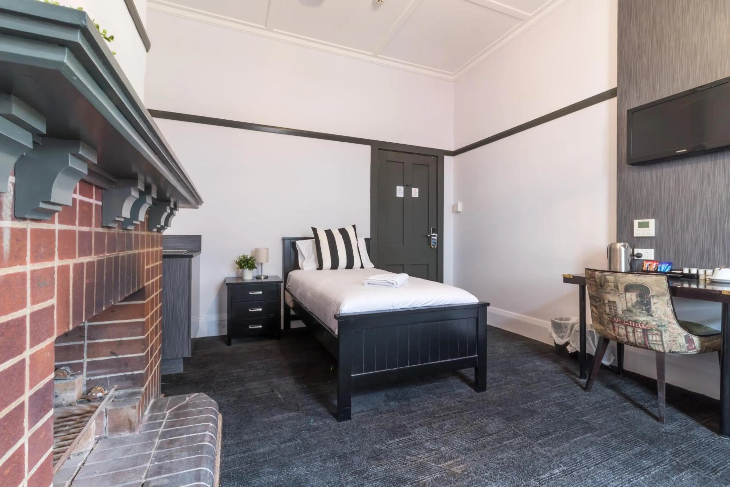 Bedroom, Bed in Royal Hotel Ryde