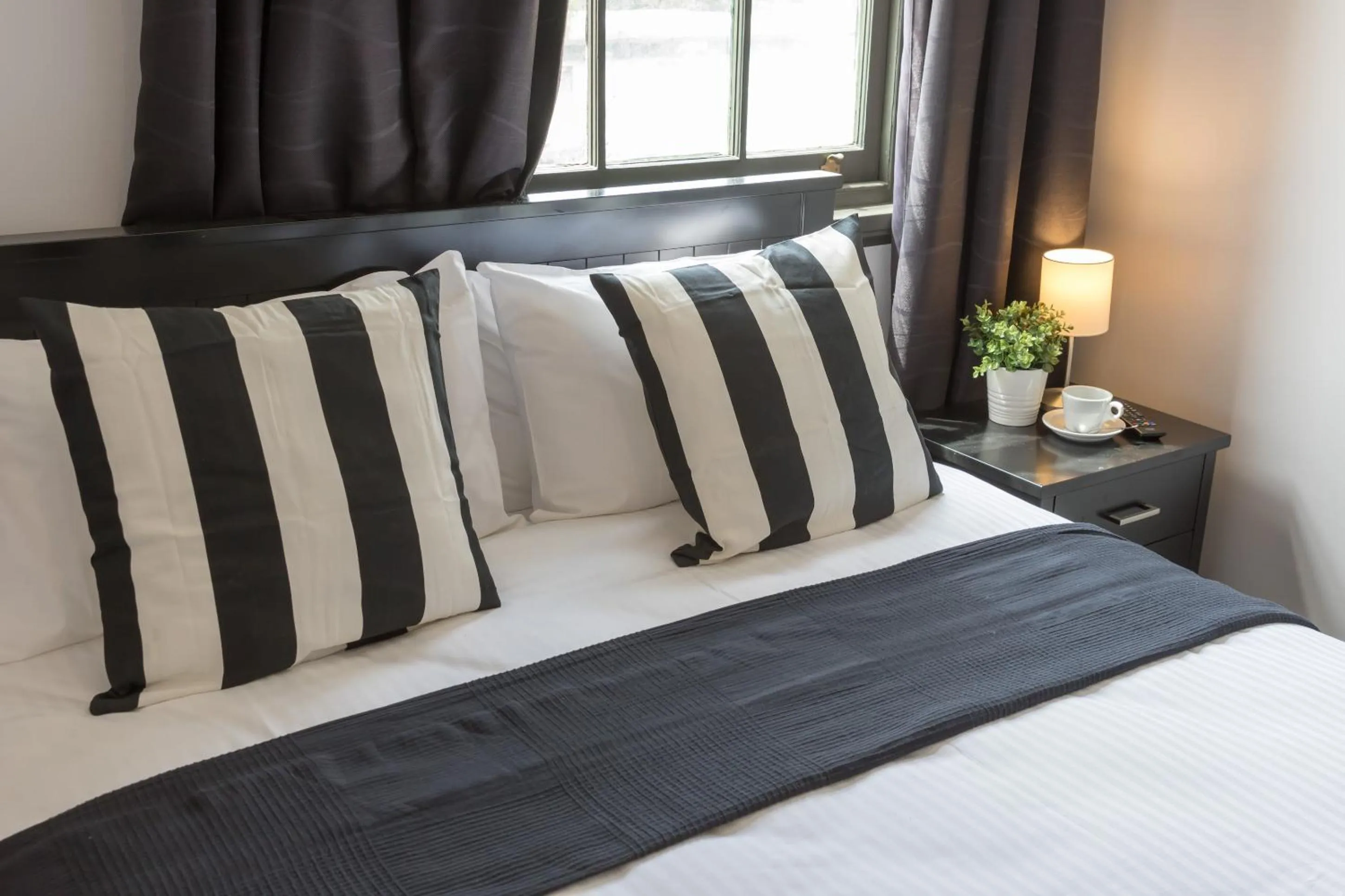 Bedroom, Bed in Royal Hotel Ryde