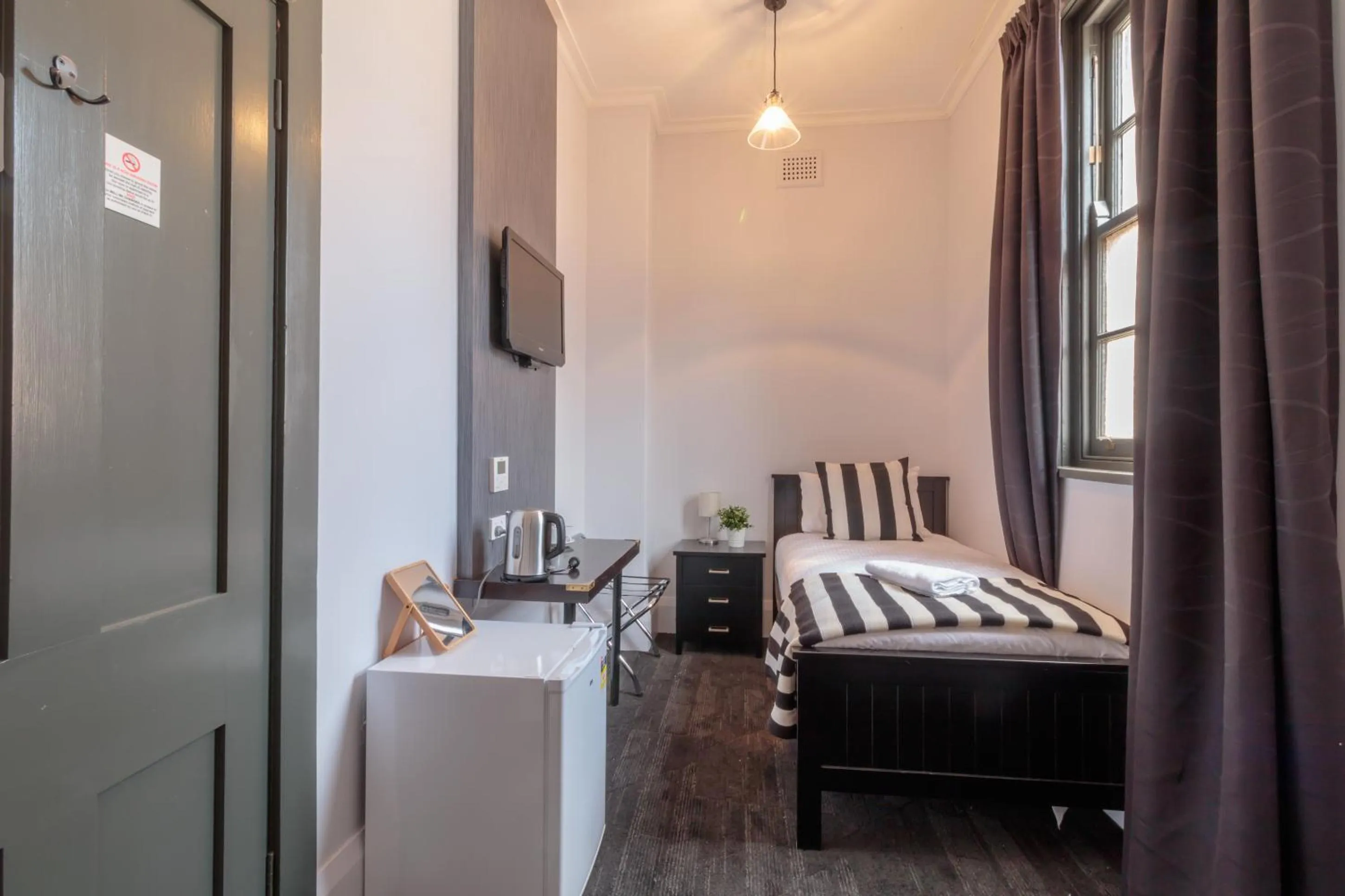 Bedroom, Bed in Royal Hotel Ryde