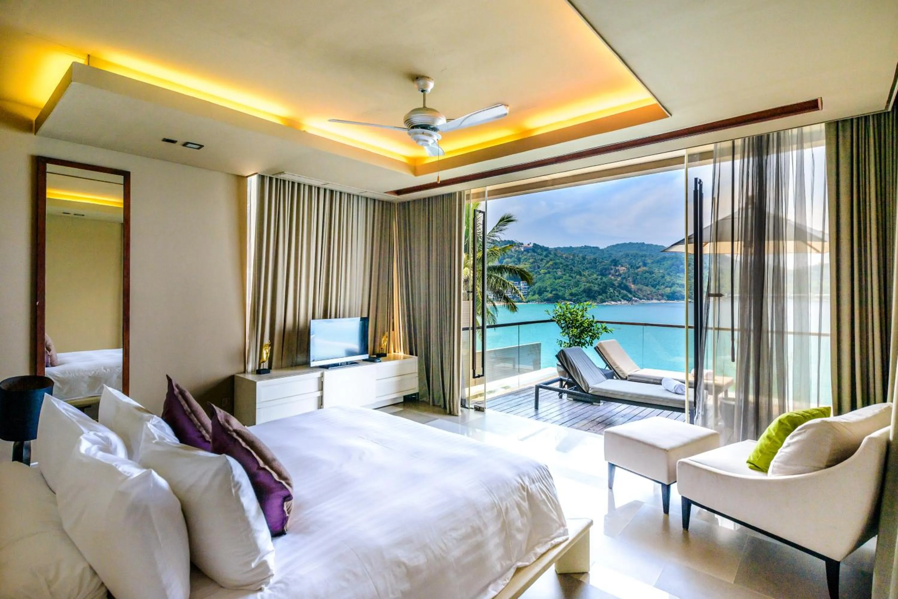 Photo of the whole room, Bed in Impiana Private Villas Kata Noi