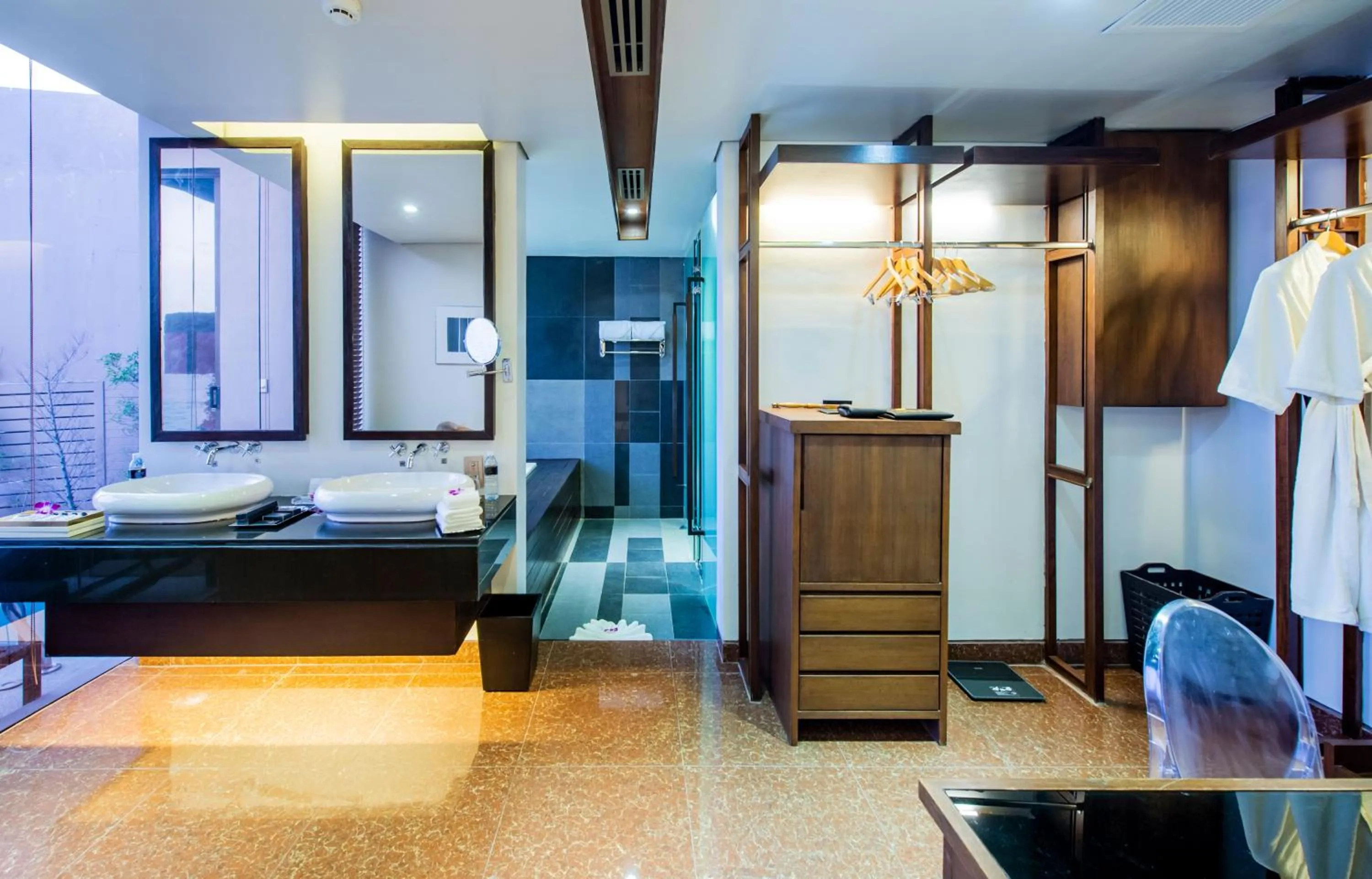 Bathroom, Bed in Impiana Private Villas Kata Noi